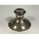 A large George V capstan inkwell engraved as a golf trophy, Charles Boyton & Son, London 1927, of