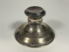 A large George V capstan inkwell engraved as a golf trophy, Charles Boyton & Son, London 1927, of