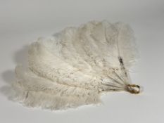 Property of the Late Countess Haig: a 15ct gold-mounted ostrich feather fan, early 20th century, the