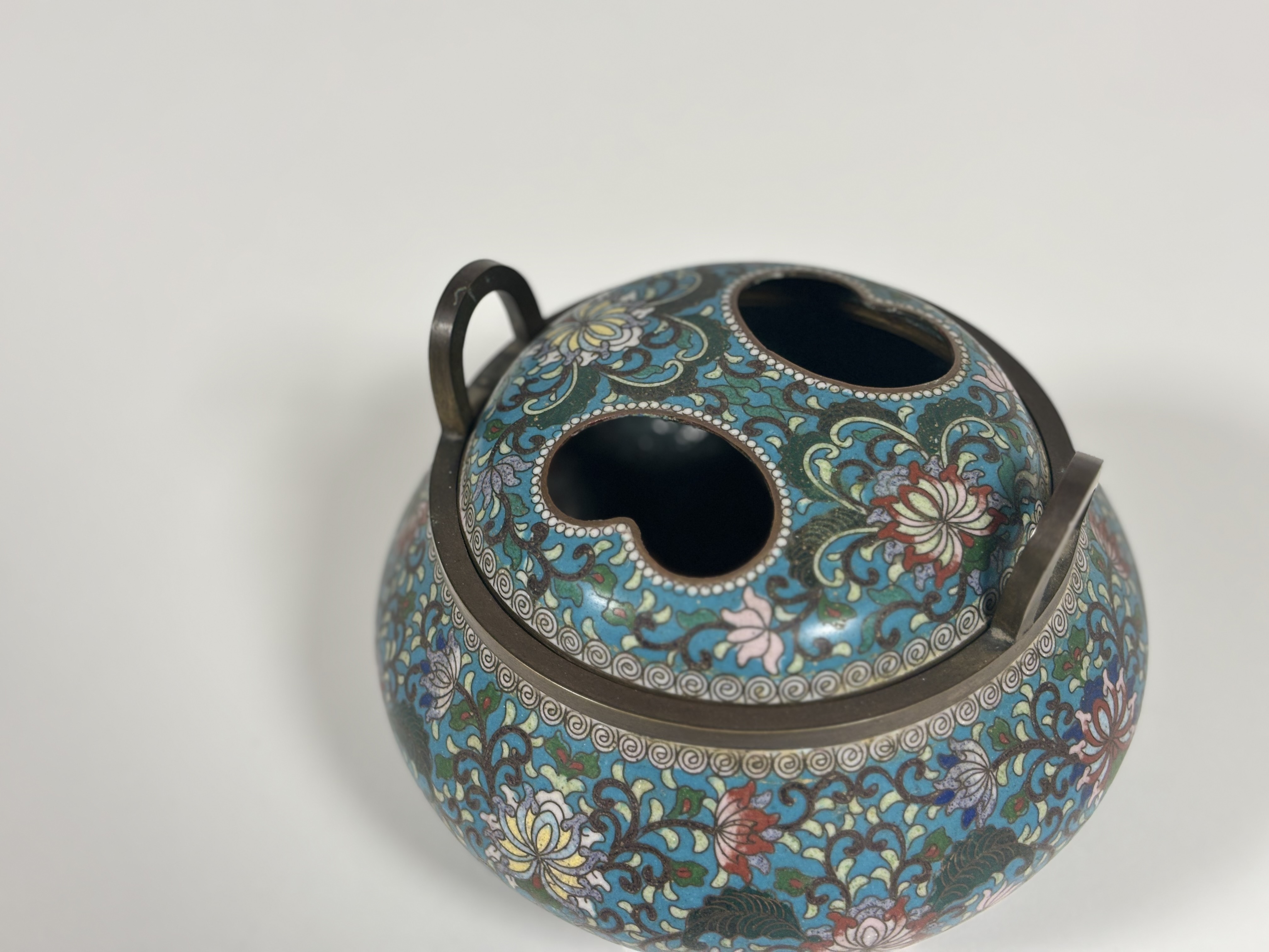 A Japanese cloisonne enamel koro or censer, early Meiji period, decorated with stylised lotus - Image 2 of 4