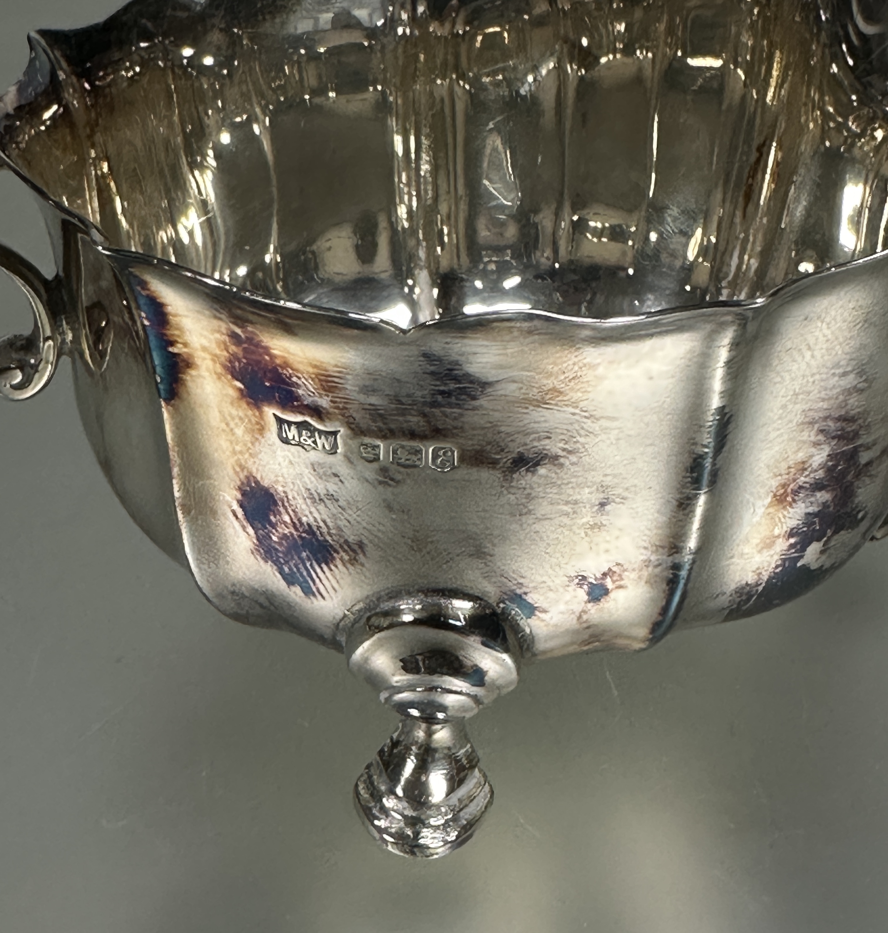 A pair of modern Mappin & Webb Sheffield silver Georgian style fluted sauce boats with S scroll - Image 3 of 3