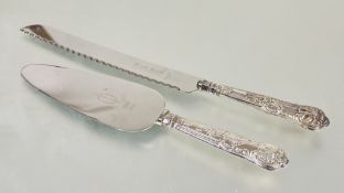 A Sheffield silver handled double struck Kings pattern cake slice  L x 26cm and matching bread knife