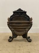 A 20th century cast iron fire grate, with cast brass acorn finals and out swept supports. H62cm,