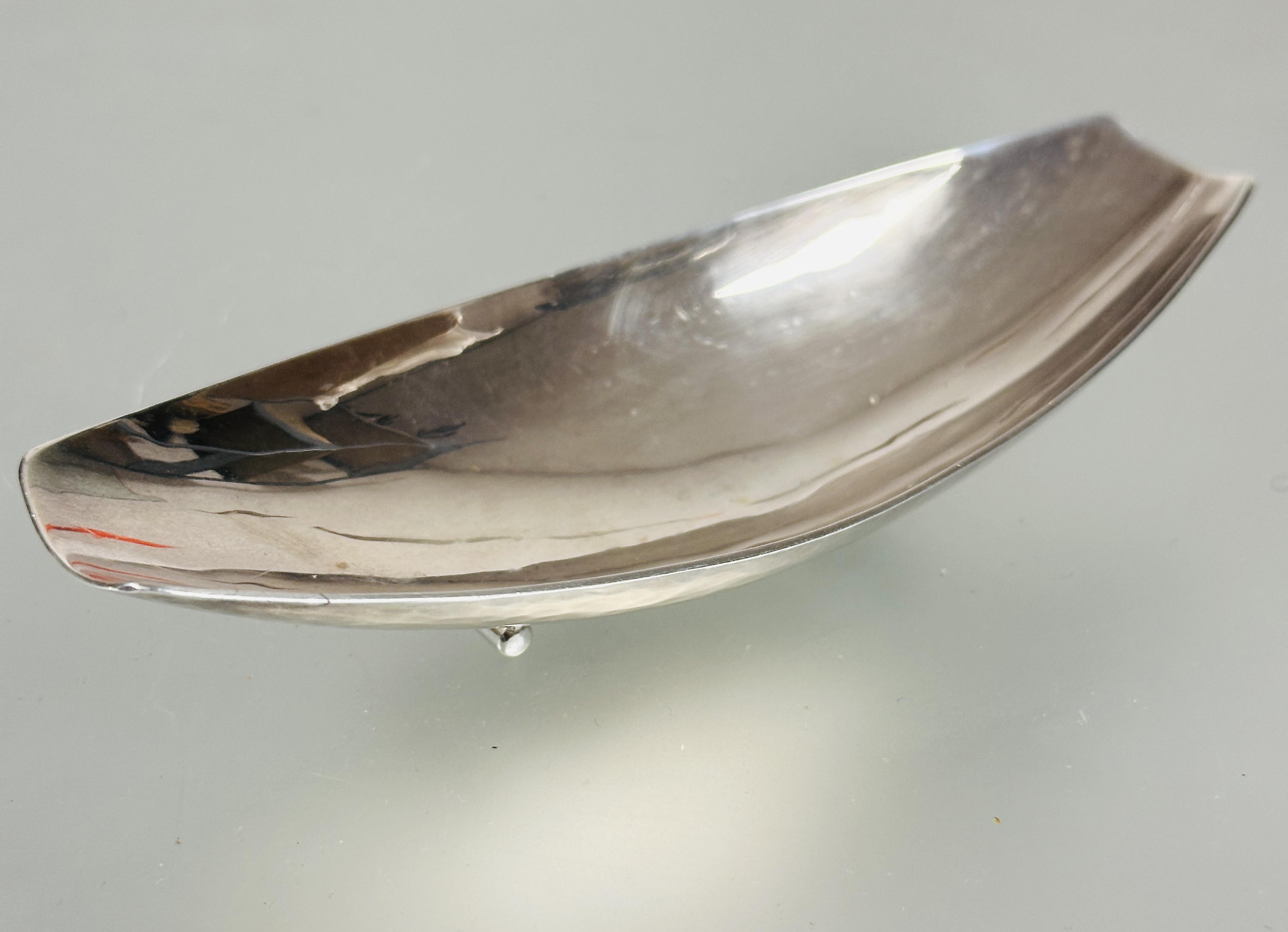 A modern Albert Edward Jones  Birmingham silver navette shaped open ended dish with  planished - Image 2 of 5