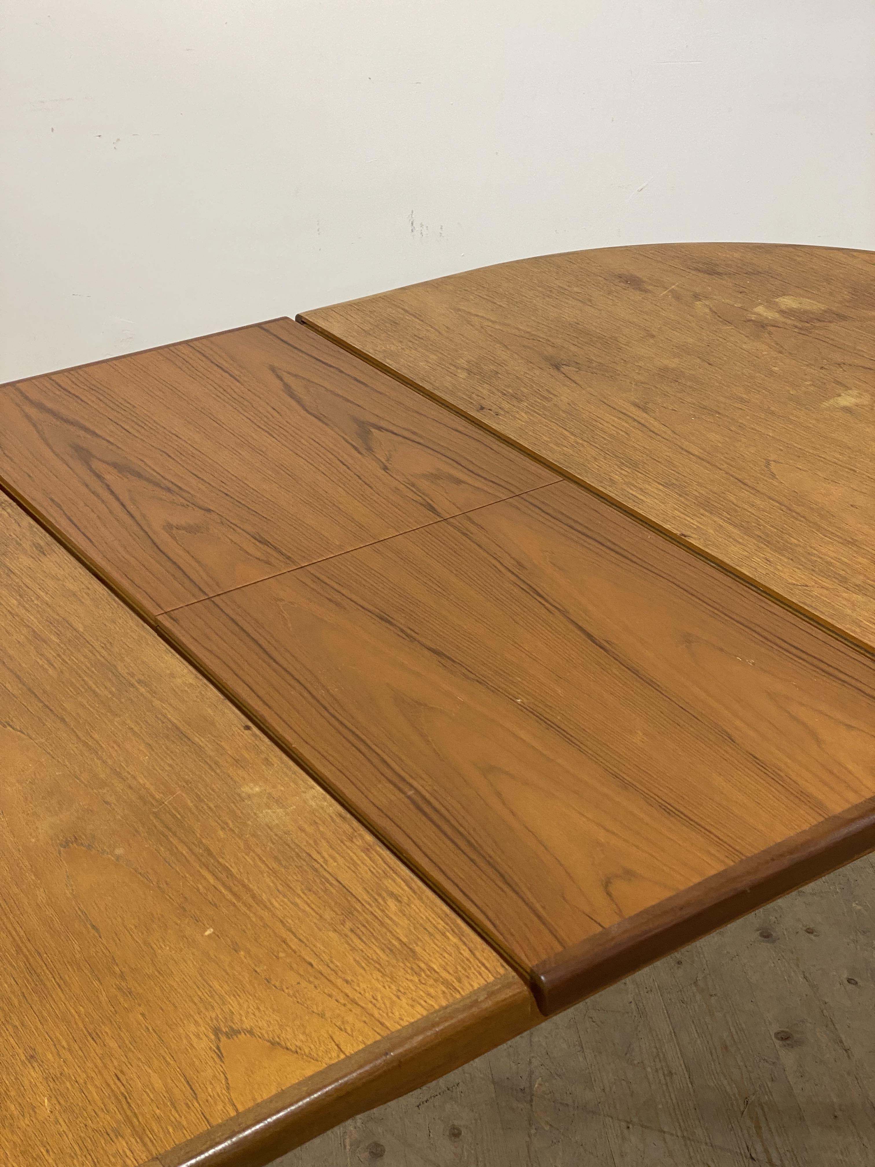 G-Plan, a mid century teak extending dining table, the oval top opening to an extra leaf, raised - Image 3 of 3