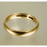 A 18ct gold wedding band Q/R 4.16g