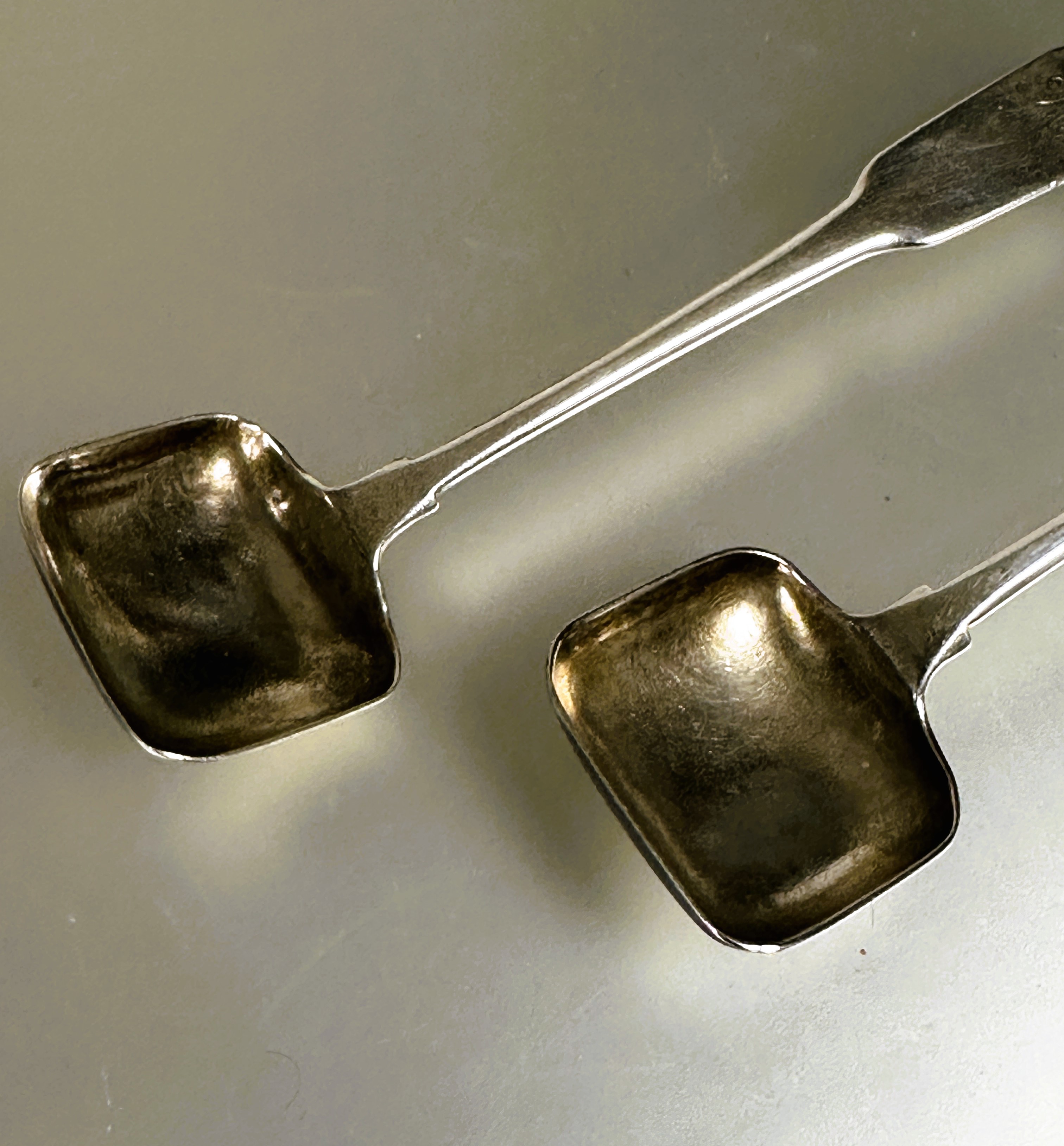A pair of William Mill Montrose Scottish provincial silver square fiddle pattern mustard spoons - Image 4 of 4