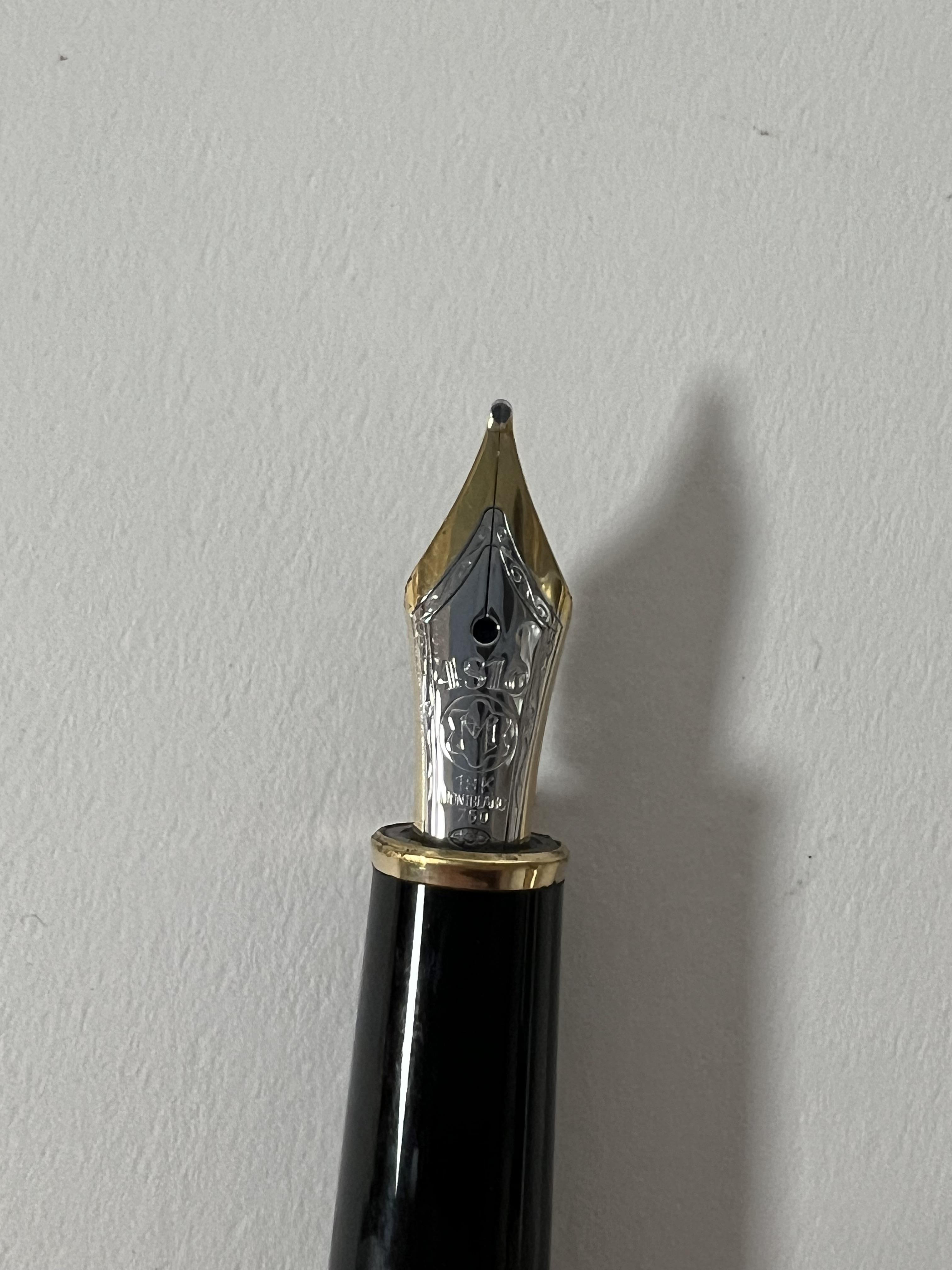 A silver and yellow metal Mont Blanc Meisterstuck fountain pen with original case (cap marked Ag - Bild 3 aus 4