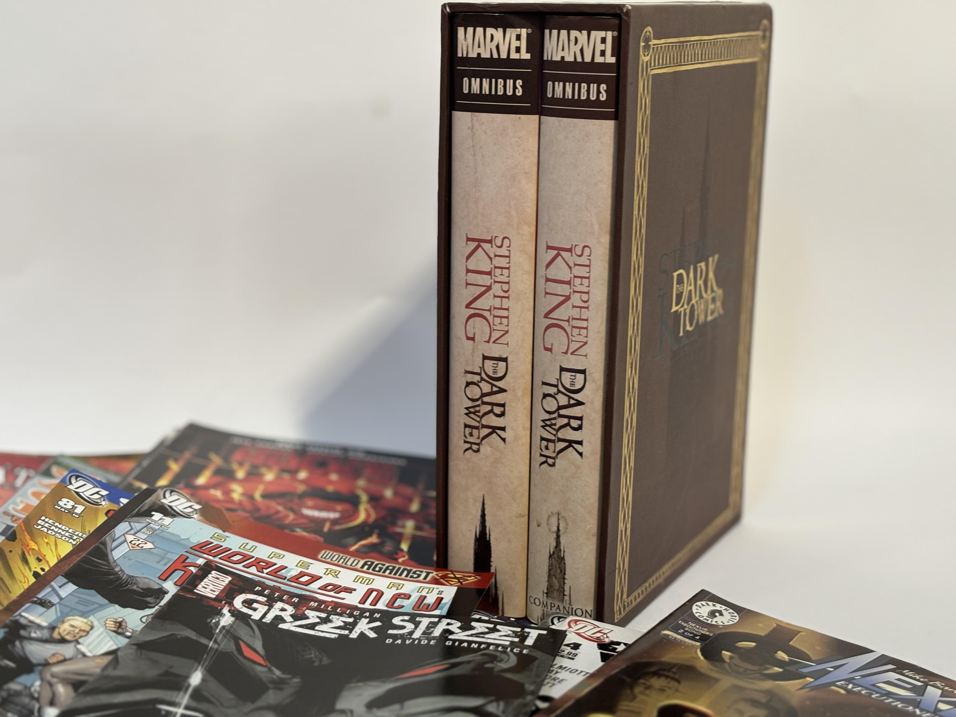 A large collection of comic books comprising, Stephen King "The Dark Tower" Marvel Slipcase - Image 2 of 4