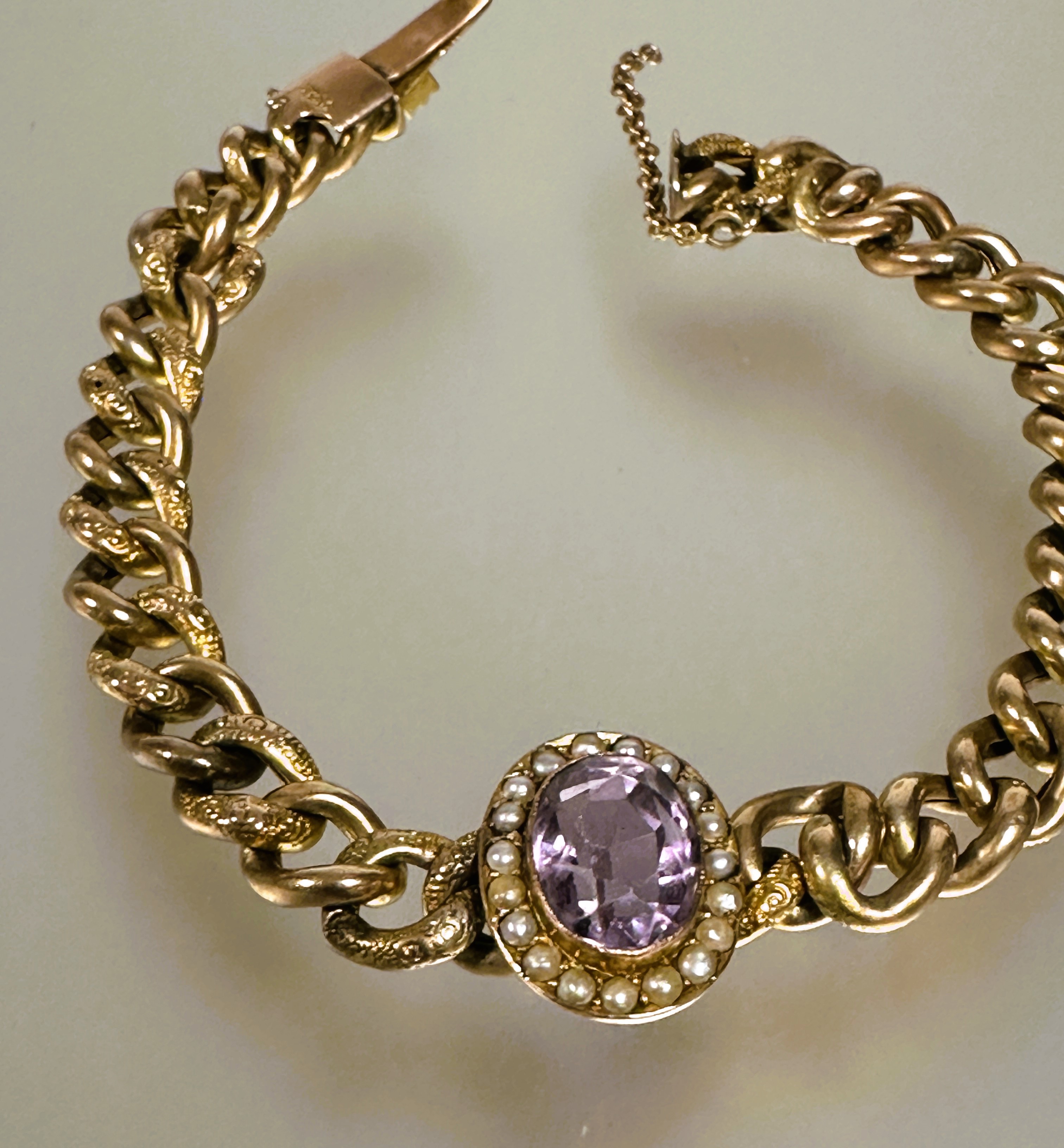 A late 19thc 9ct gold engraved kerb link chain bracelet with clasp fastening and safety chain - Image 4 of 5