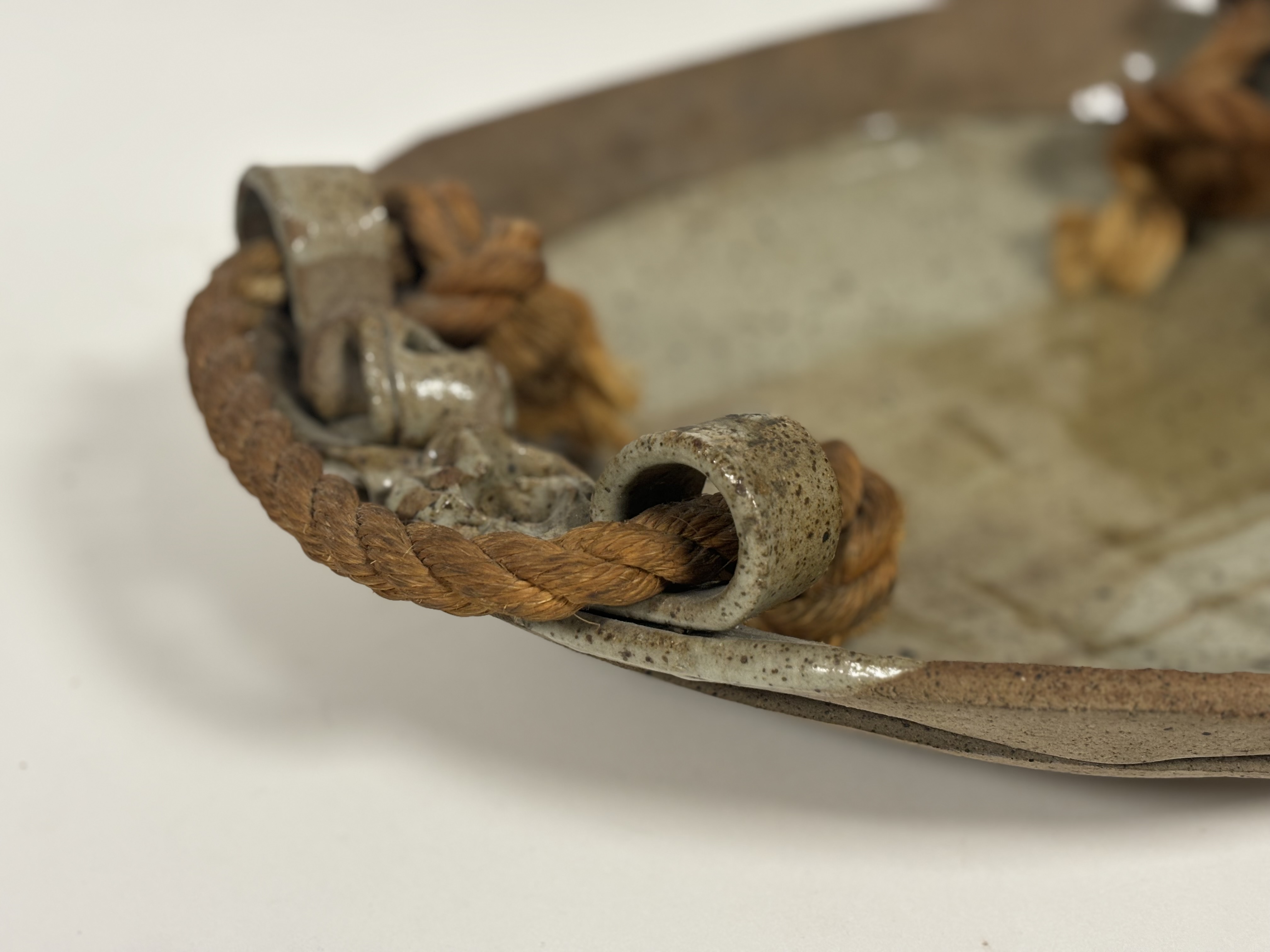 A large decorative stoneware pottery bowl with twisted hemp rope handles to side with green/brown - Image 3 of 4