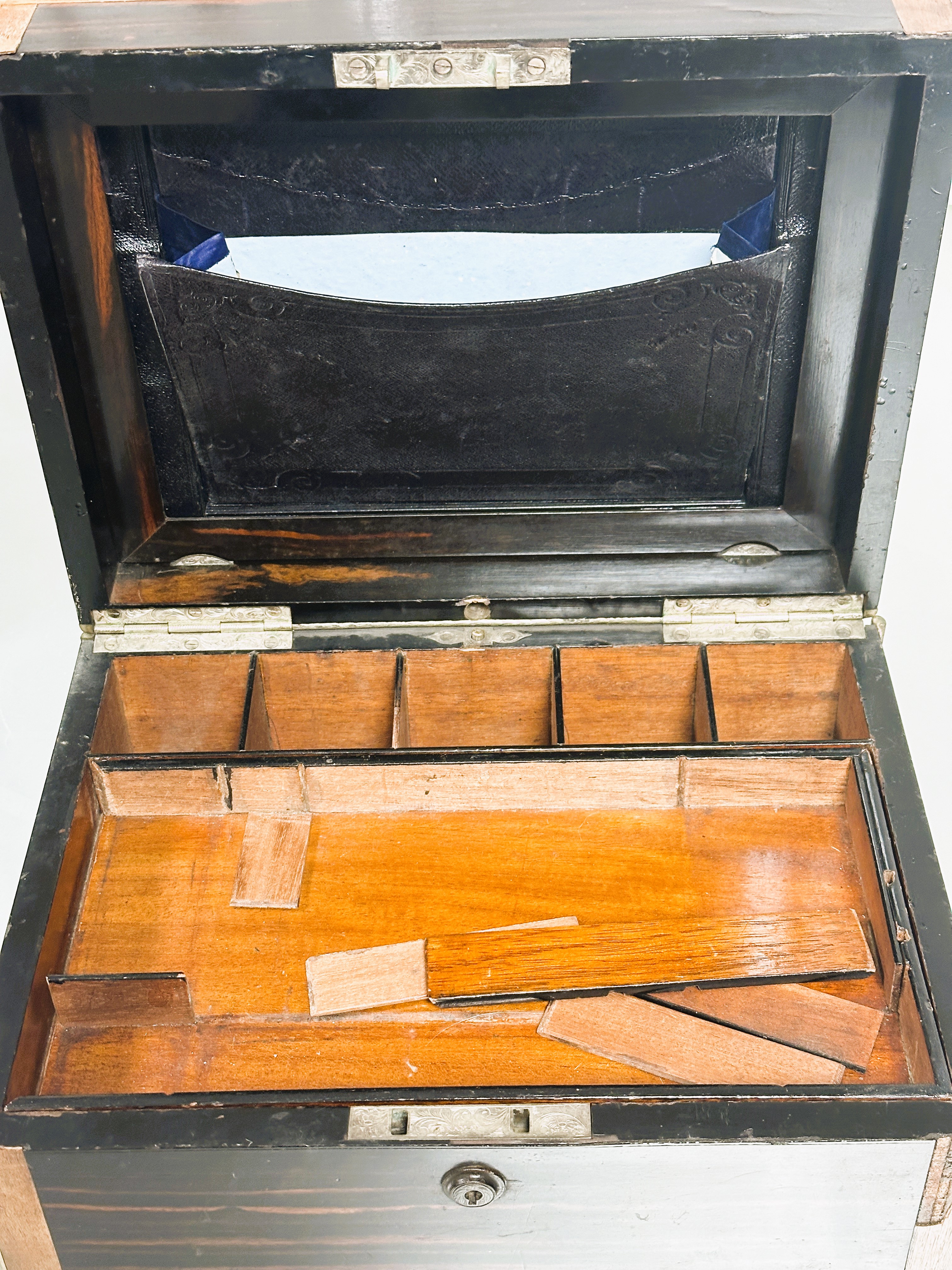 A 19thc calamander wood and brass inlaid traveling jewellery and writing box the top with brass - Image 3 of 8