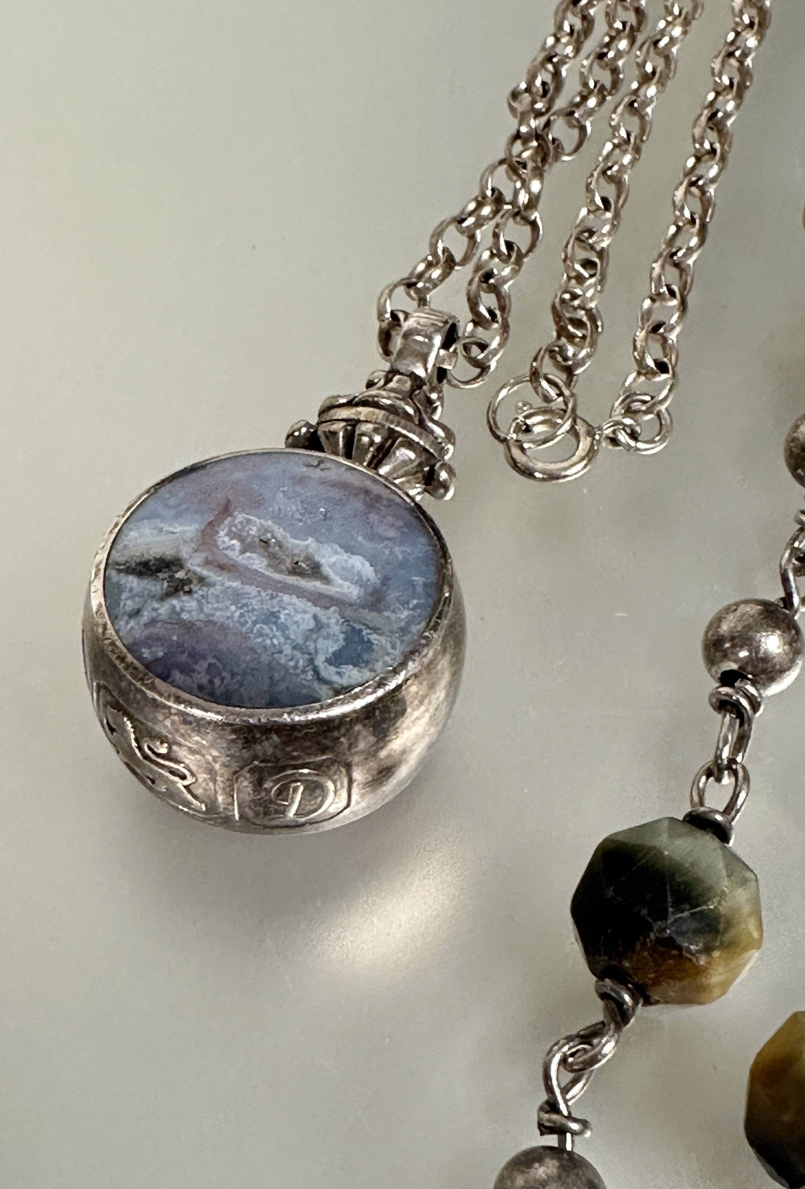 A modern silver belcher link silver chain mounted with a circular silver agate double sided fob L - Image 2 of 3