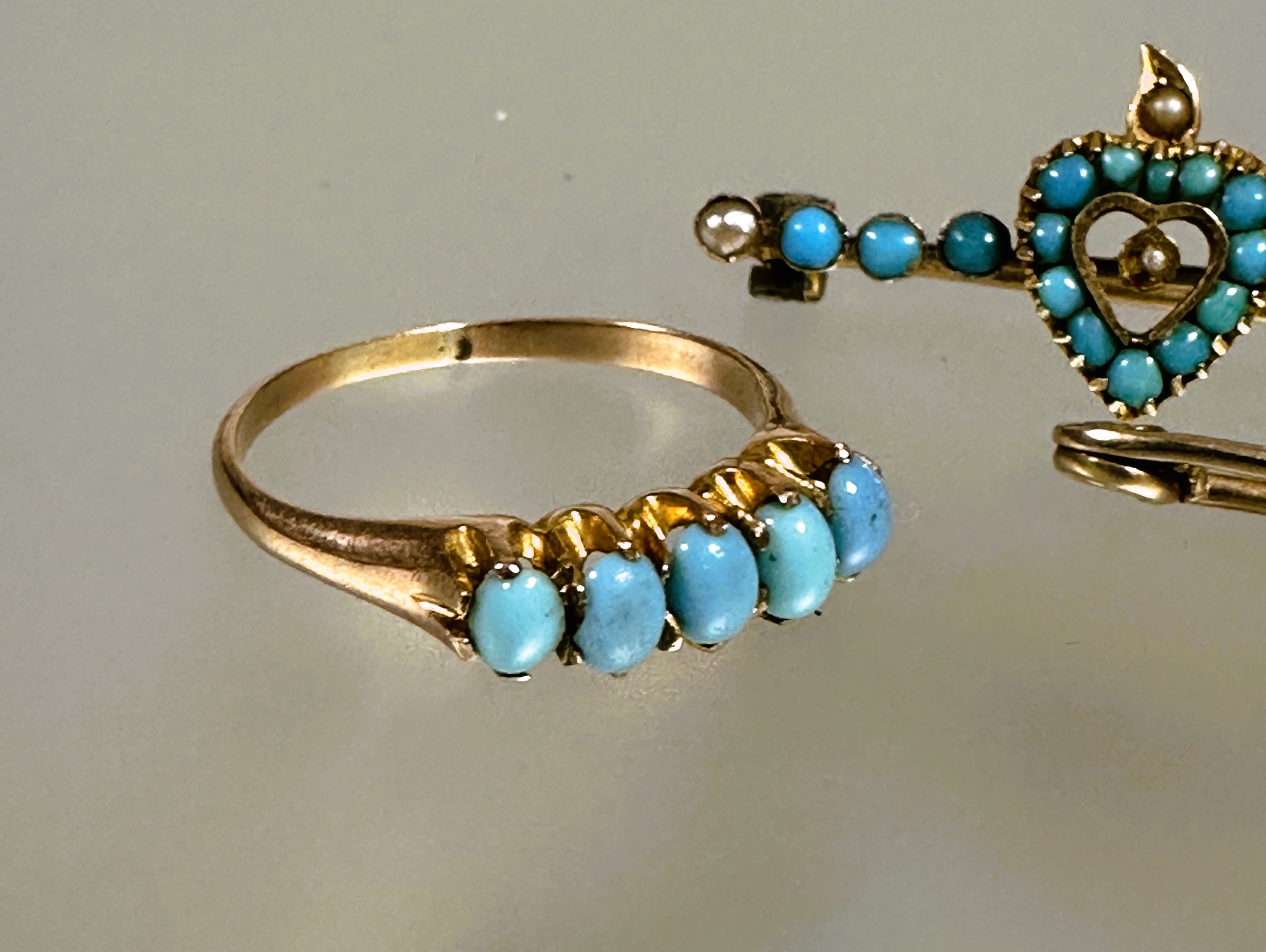 A 10ct gold ring set five oval turquoise mounted in claw setting N/O 2.05g, a Edwardian 15ct gold - Image 2 of 6
