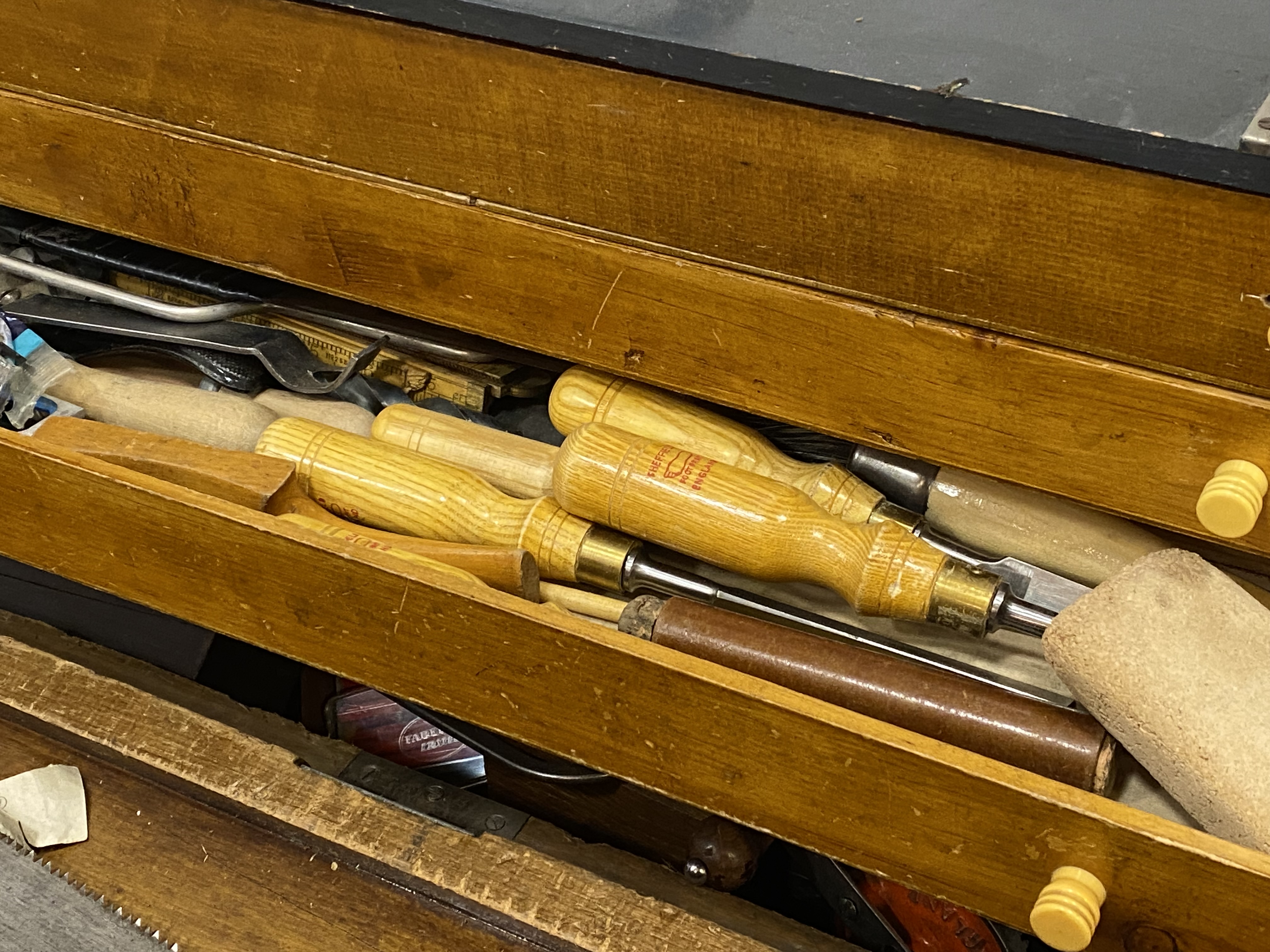 A gray painted joiners tool box with collection of woodworking tools. H42cm, L77cm. - Image 2 of 2