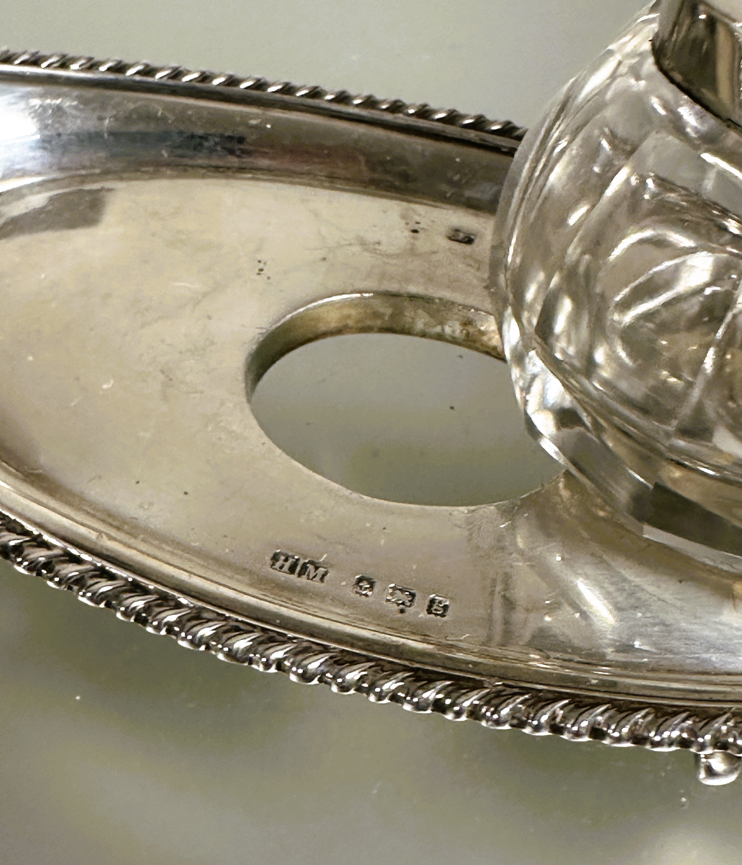 A Edwardian Birmingham silver navette shaped desk inkstand with original faceted silver topped - Image 3 of 3