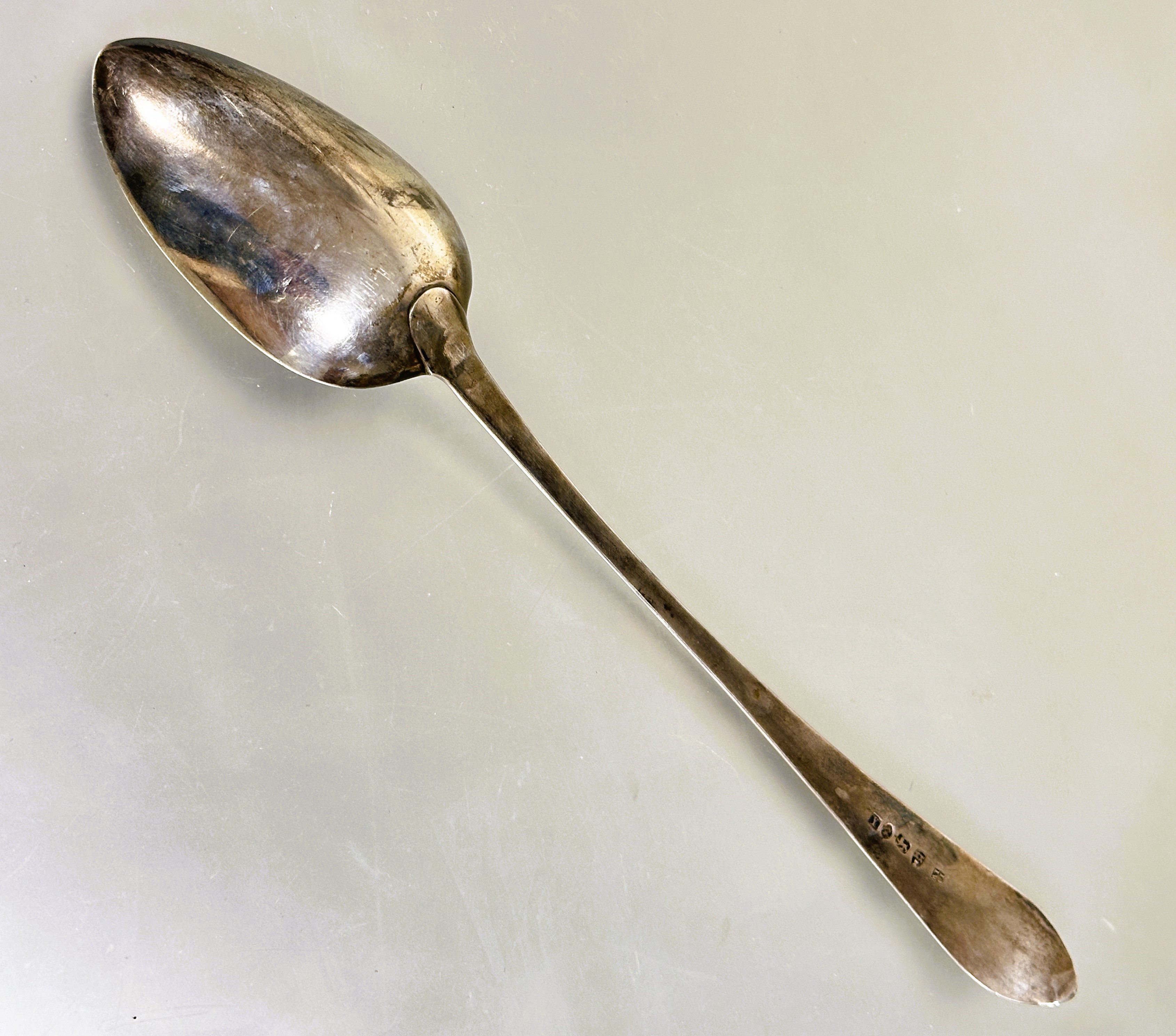 A George III Newcastle silver old English pattern basting spoon with engraved initial G L x 31.5cm - Image 2 of 5