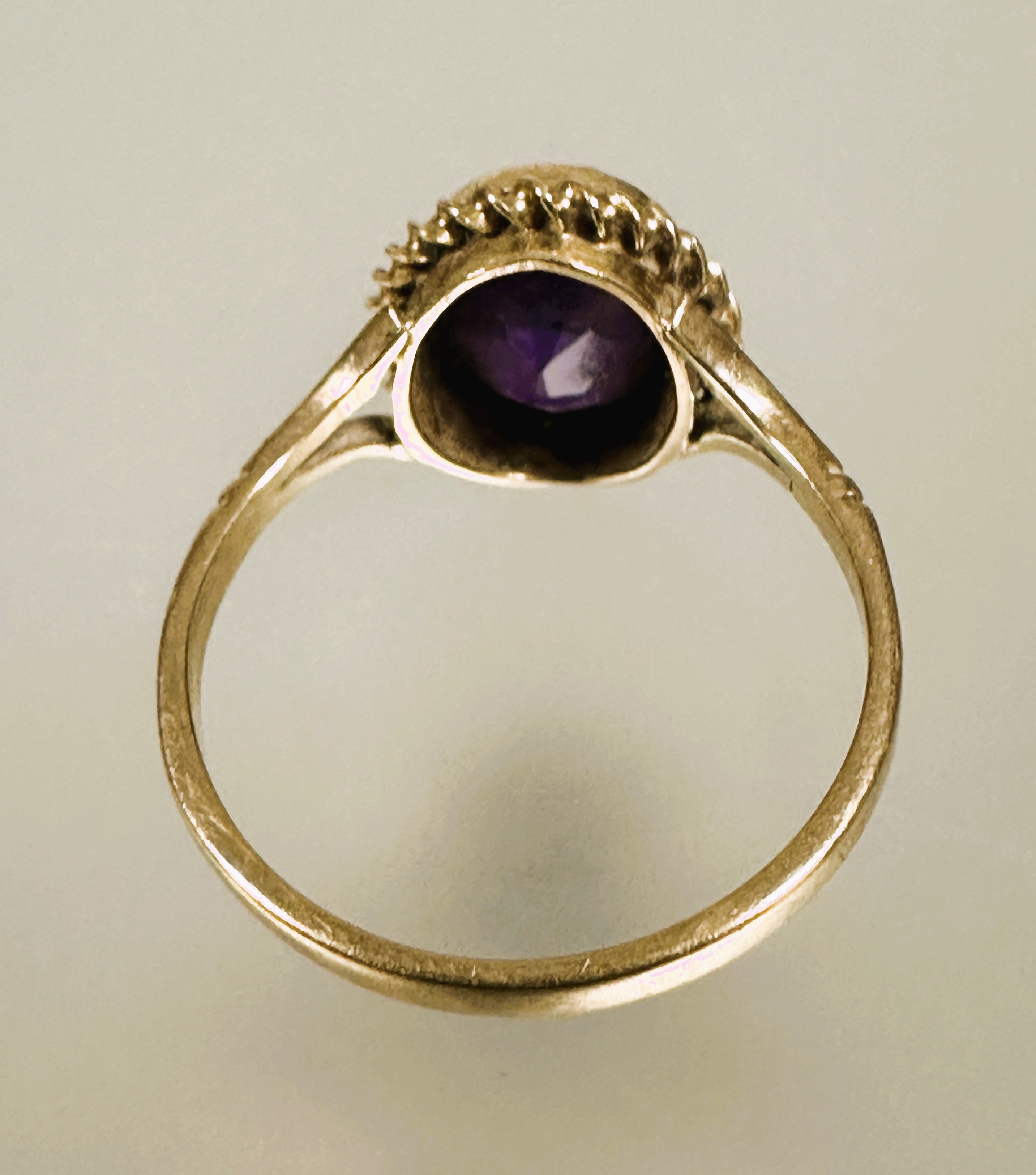 A 9ct gold oval faceted amethyst collette set dress ring with rope pattern border approximately - Image 3 of 4