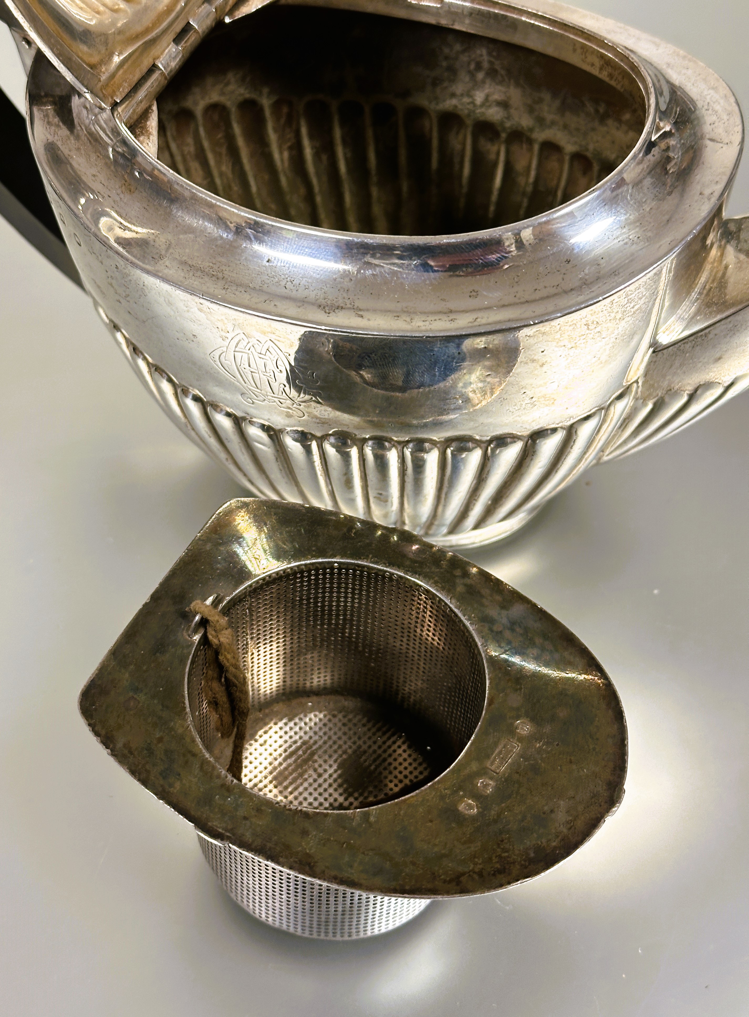 A late Victorian Edinburgh  silver oval half lobbed tea pot by  Mackay & Chisholm with stained - Bild 3 aus 5