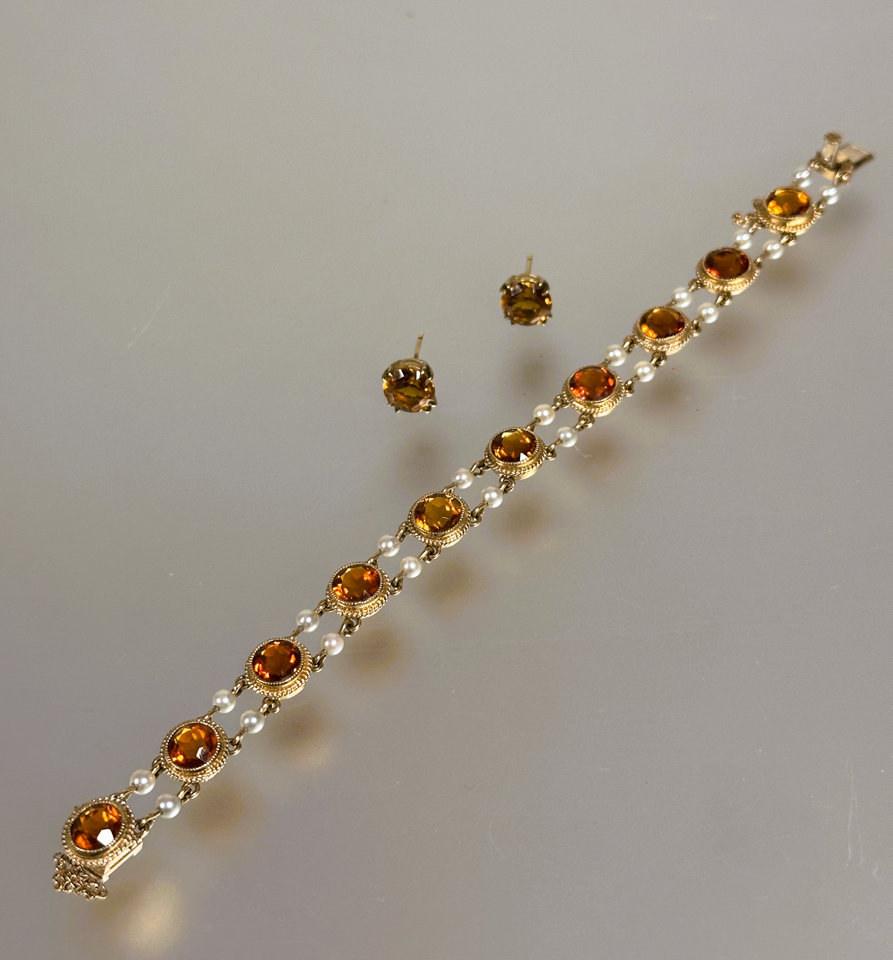 A 9ct gold bracelet set ten circular faceted 1ct citrines mounted in rope pattern border mounted - Image 2 of 5