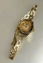 A ladys gilt metal Seiko quartz wrist watch on 9ct gold chain link bracelet a/f