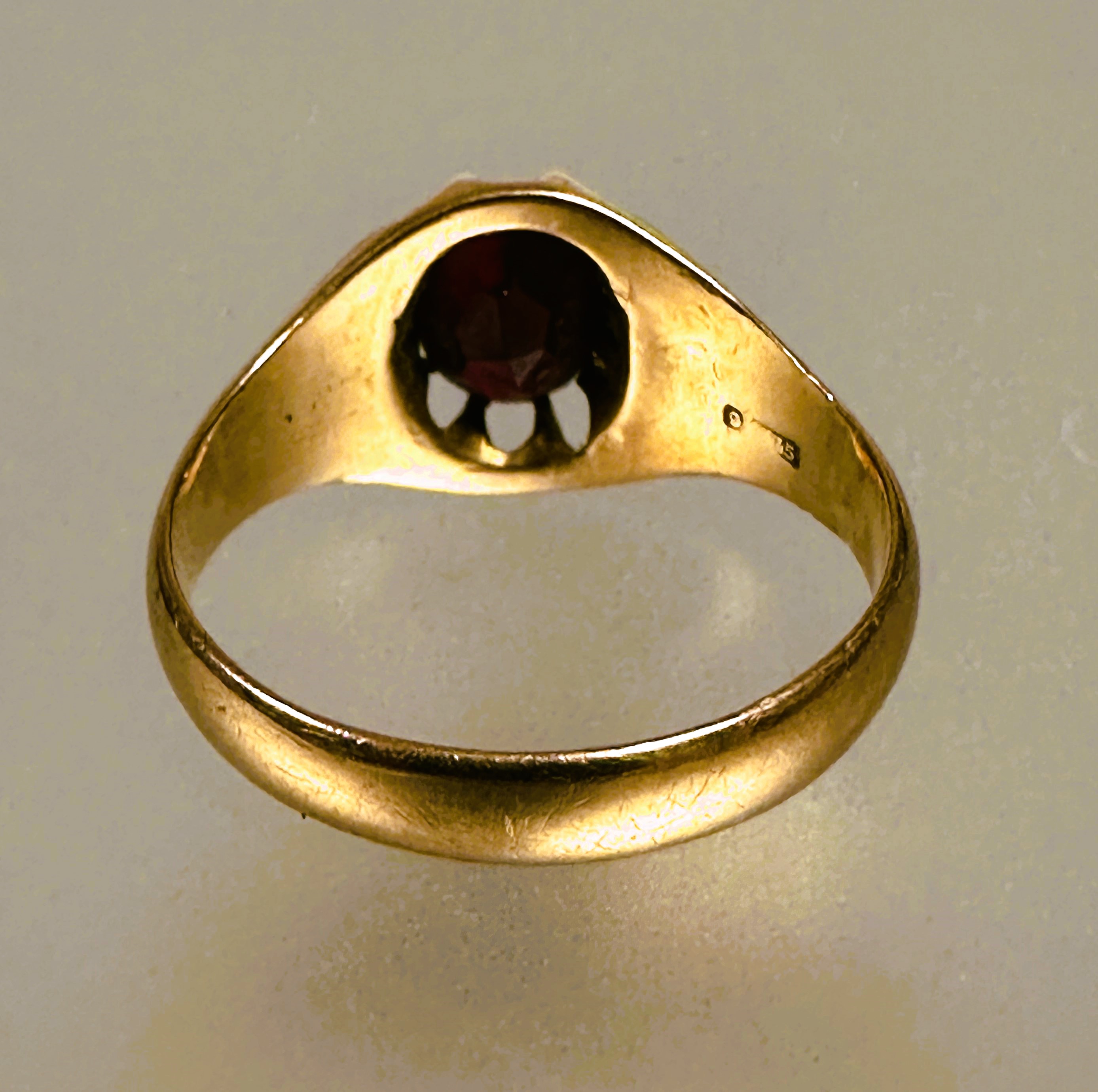 A 9ct gold garnet set dress ring in twelve claw fluted setting, stone included S 3.83g - Image 3 of 3