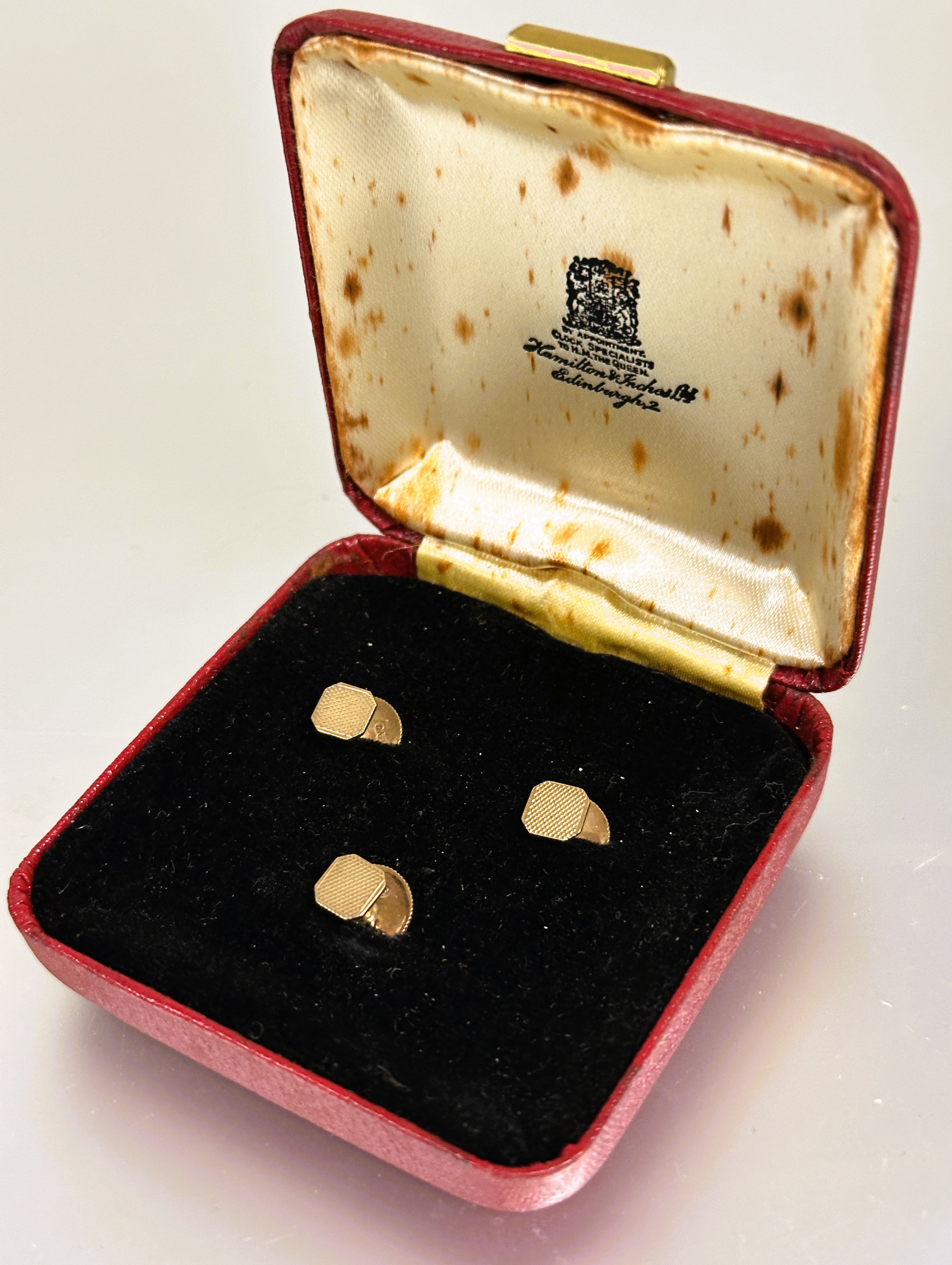 A set of three 9ct gold dress studs with engine turned engraved decoration D x 0.6cm in original