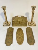 A group of antique brassware, to include a pair of 19th century brass candlesticks (H26cm) a pair of