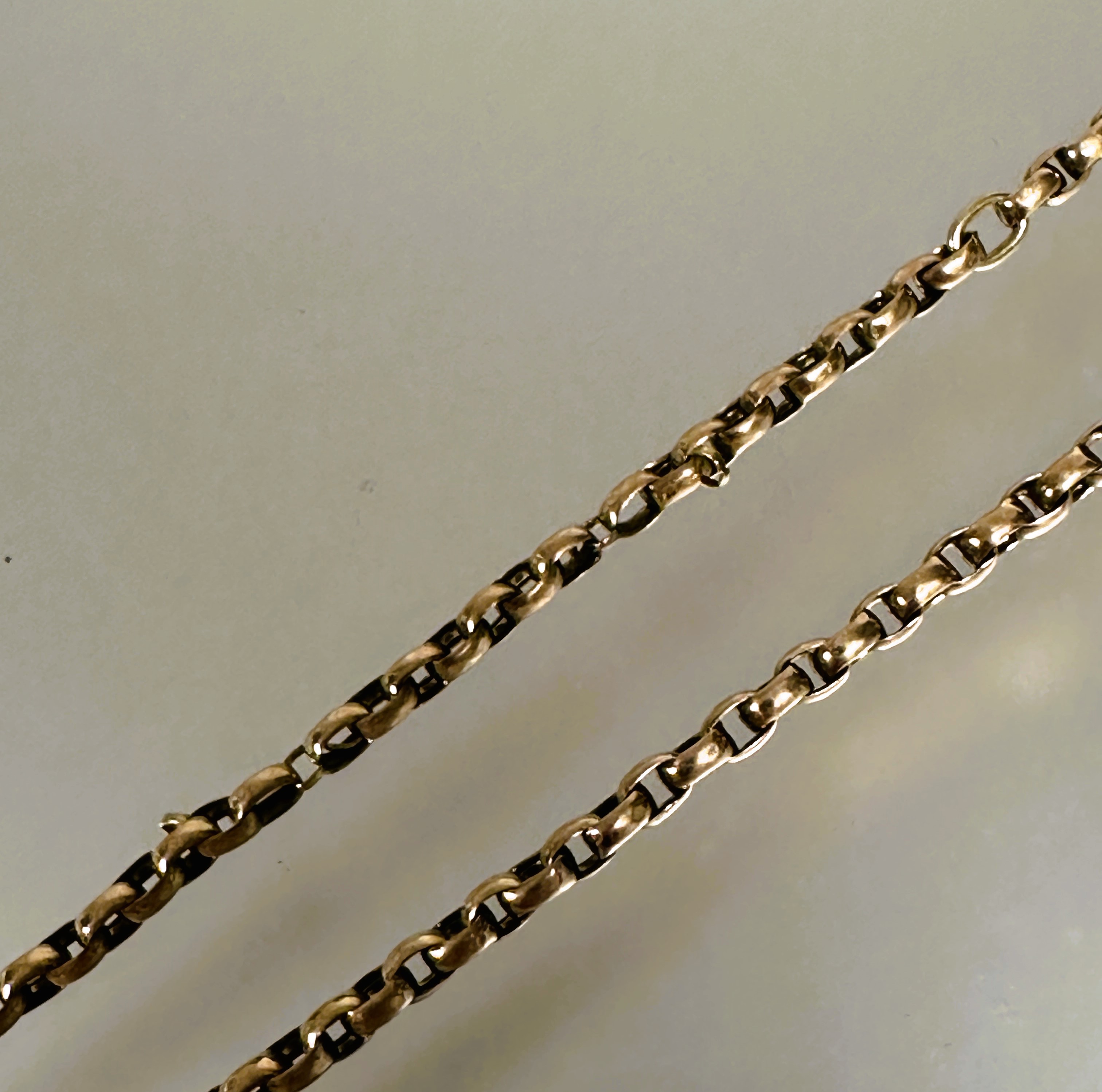 A Edwardian 9ct gold belcher link chain necklace with barrel clasp fastening L x 24cm - Image 3 of 5