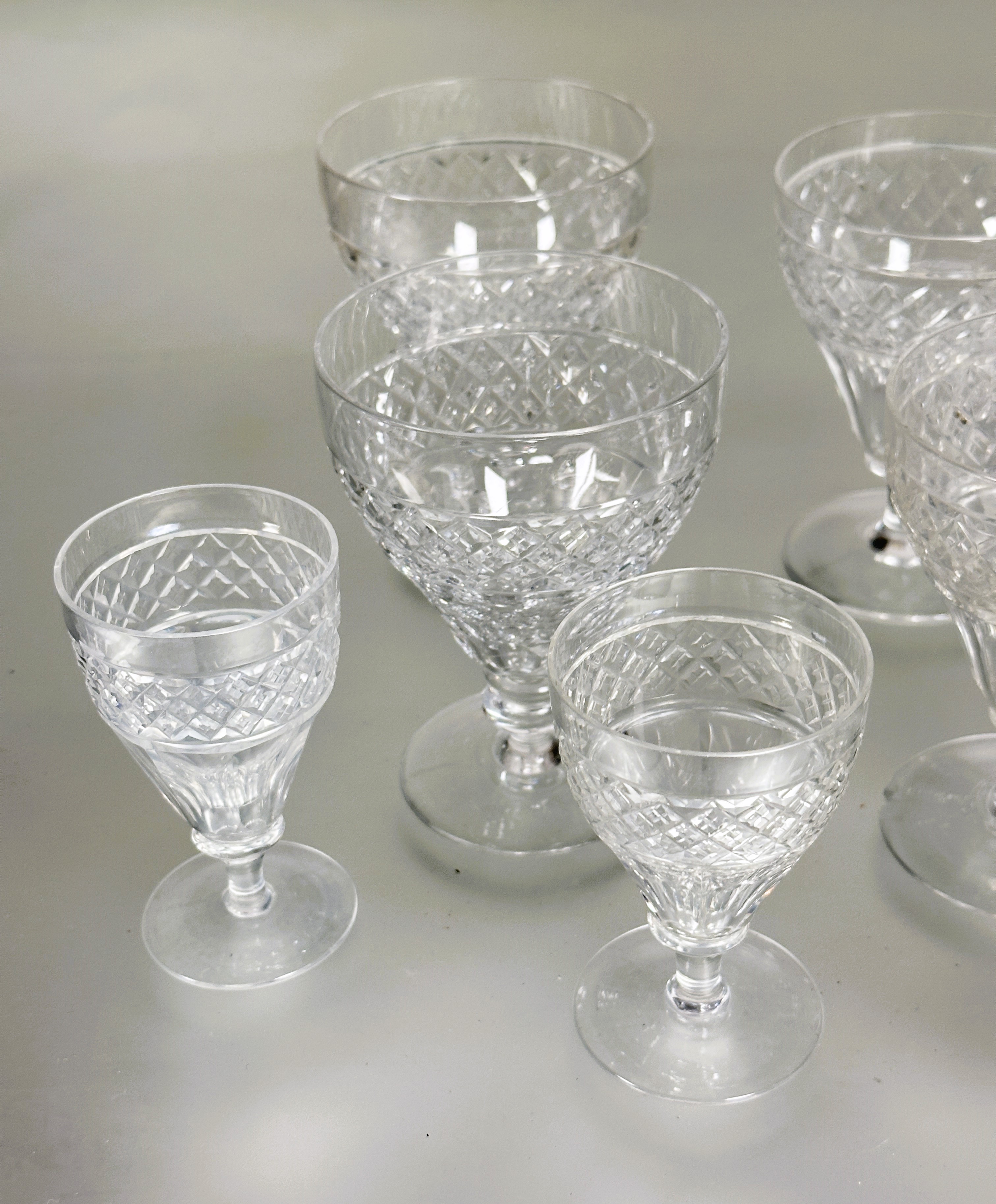 A part set of crystal slice cut tapered glasses to include a pair of red wine glasses, H x 11.5cm, - Image 2 of 3
