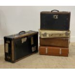 A group of five Vintage suitcases (5).