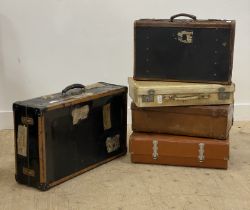 A group of five Vintage suitcases (5).