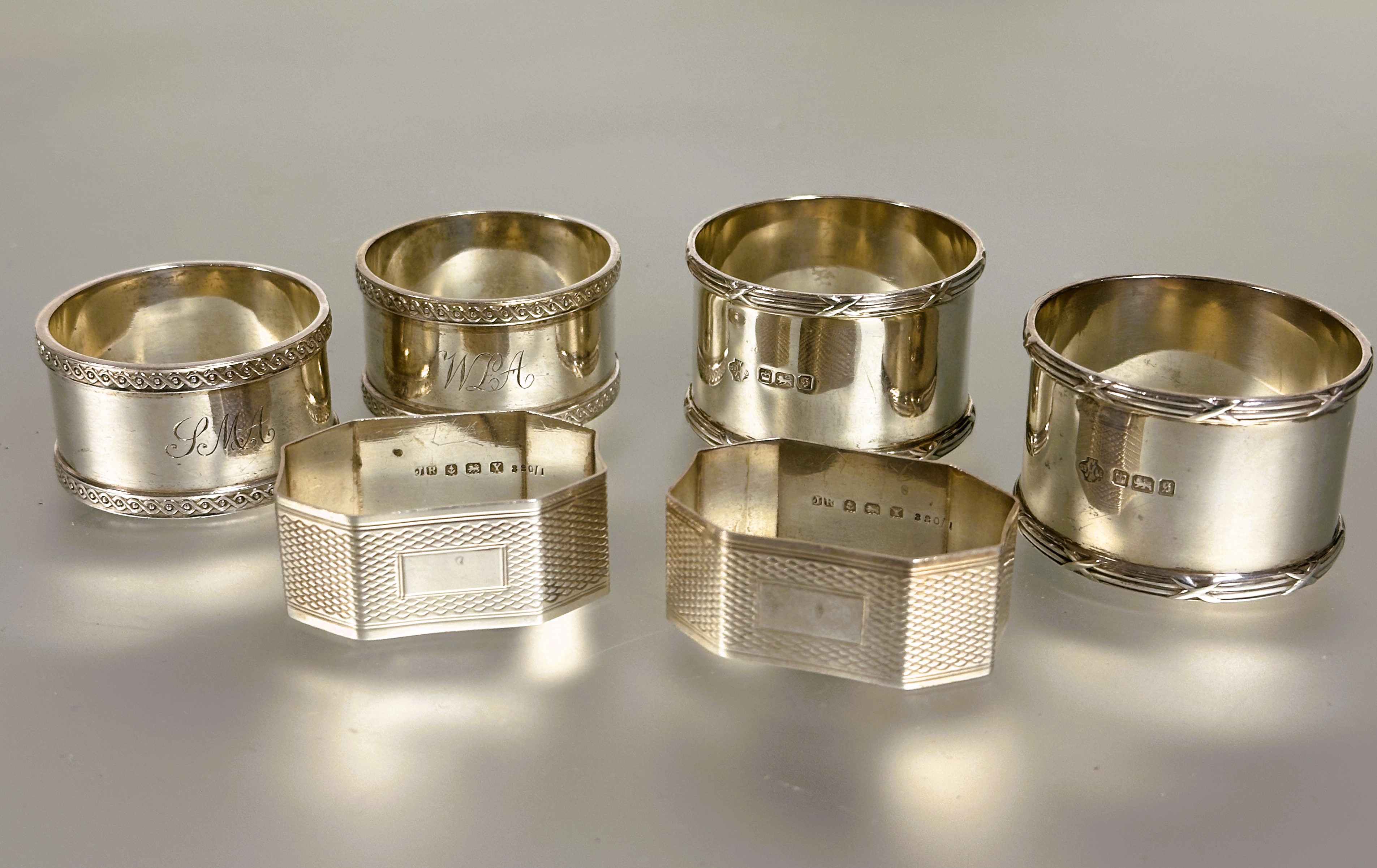 A collection of silver napkin rings to include a pair of Sheffield silver reeded bordered design - Image 2 of 3