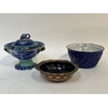 A mixed group comprising, a large blue granite ware Bundlt mould (h-15cm w-25cm), a copper bowl with