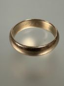 A yellow metal wedding band with engraved inscription, Michael 1963 O/P 3.75g