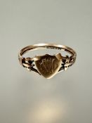 An Edwardian 9ct gold heart shaped signet ring with engraved initials M McD Q, no signs of hard