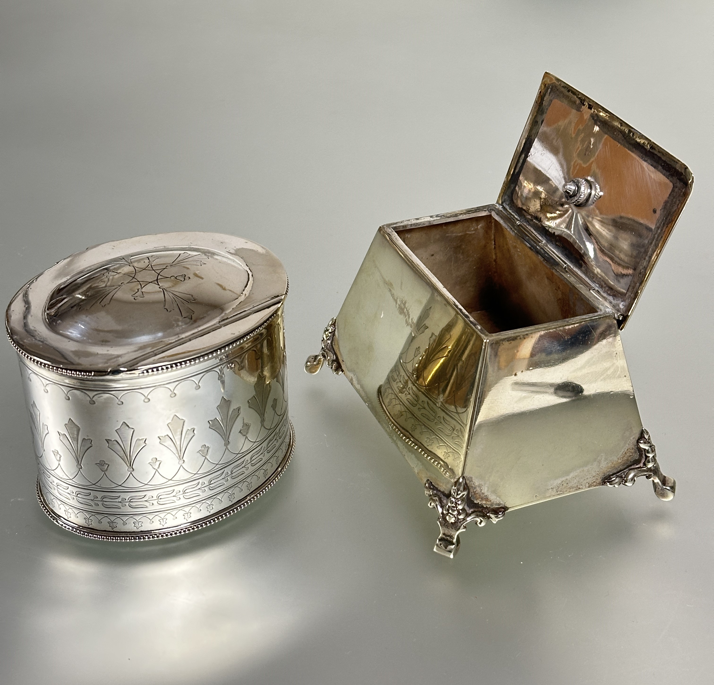 A Edwardian Elkington & Co oval tea caddy the hinged top with leaf design and beaded border engraved - Image 2 of 2