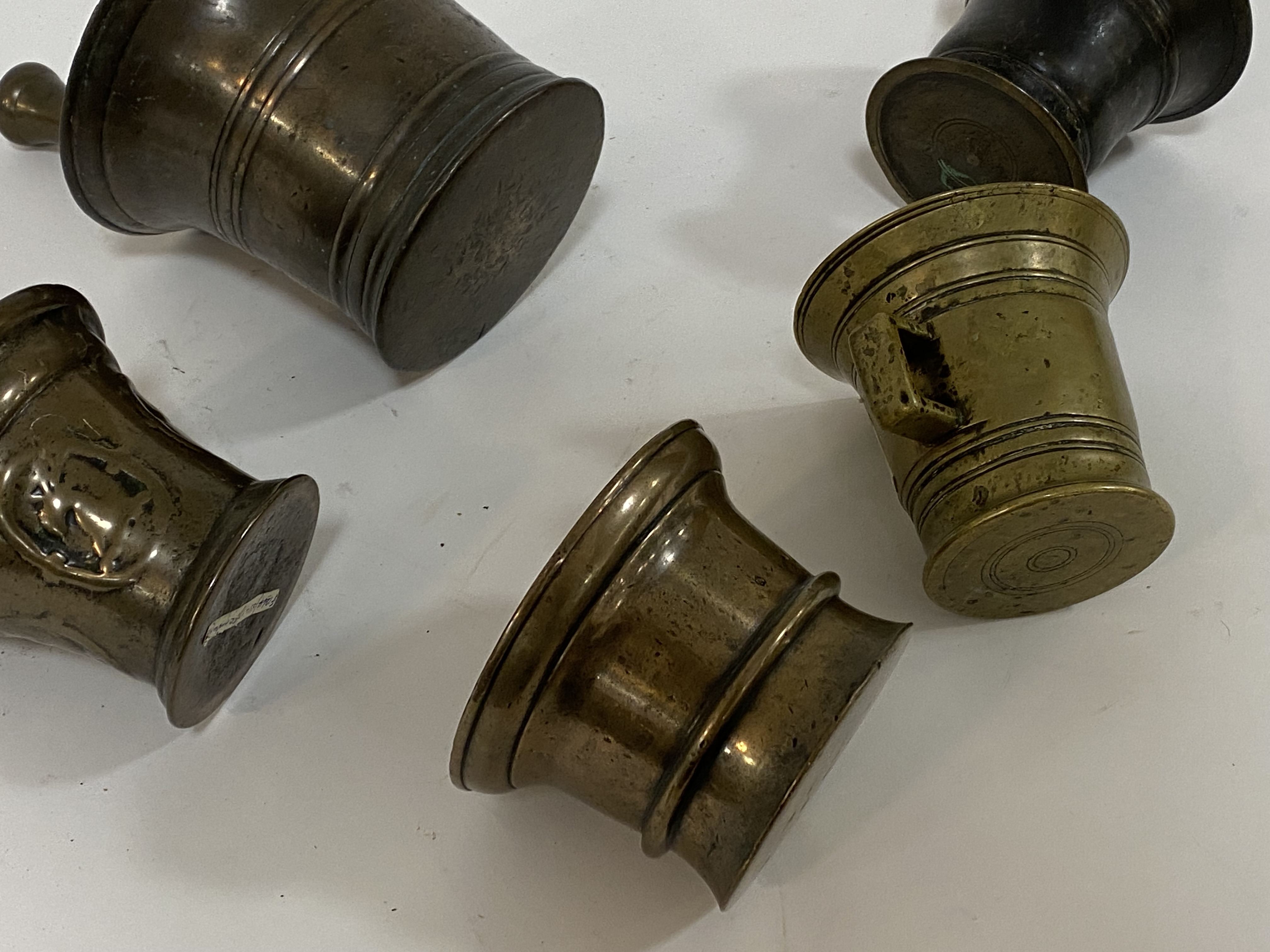 A group of 18th and 19th century bronze mortar and pestles (5) - Image 2 of 2