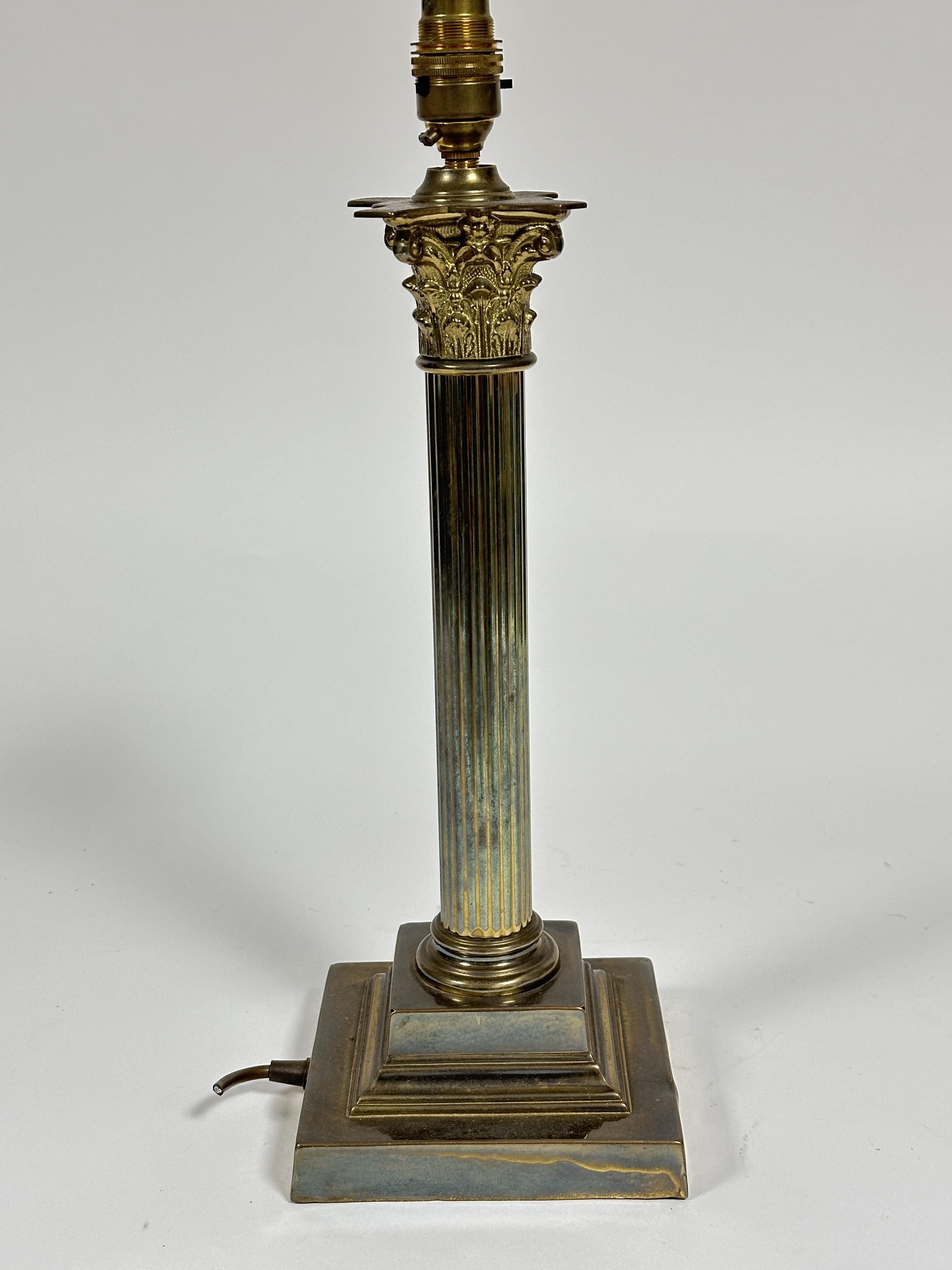 A Edwardian cast brass Corinthian fluted column oil lamp base raised on square stepped base - Image 2 of 2