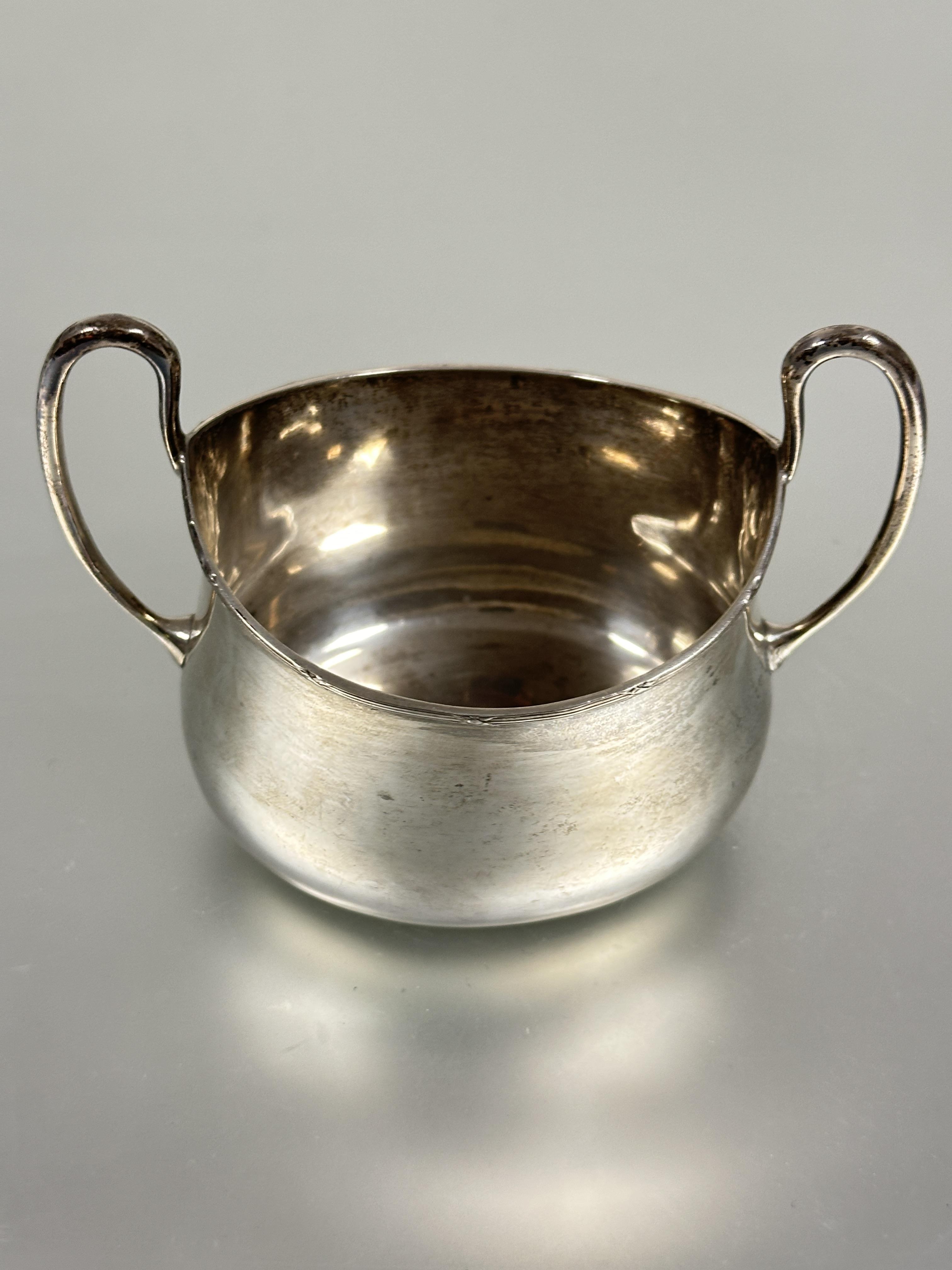 A Edwardain Birmingham silver oval two handled sugar bowl with reeded border to top engraved with - Image 3 of 4