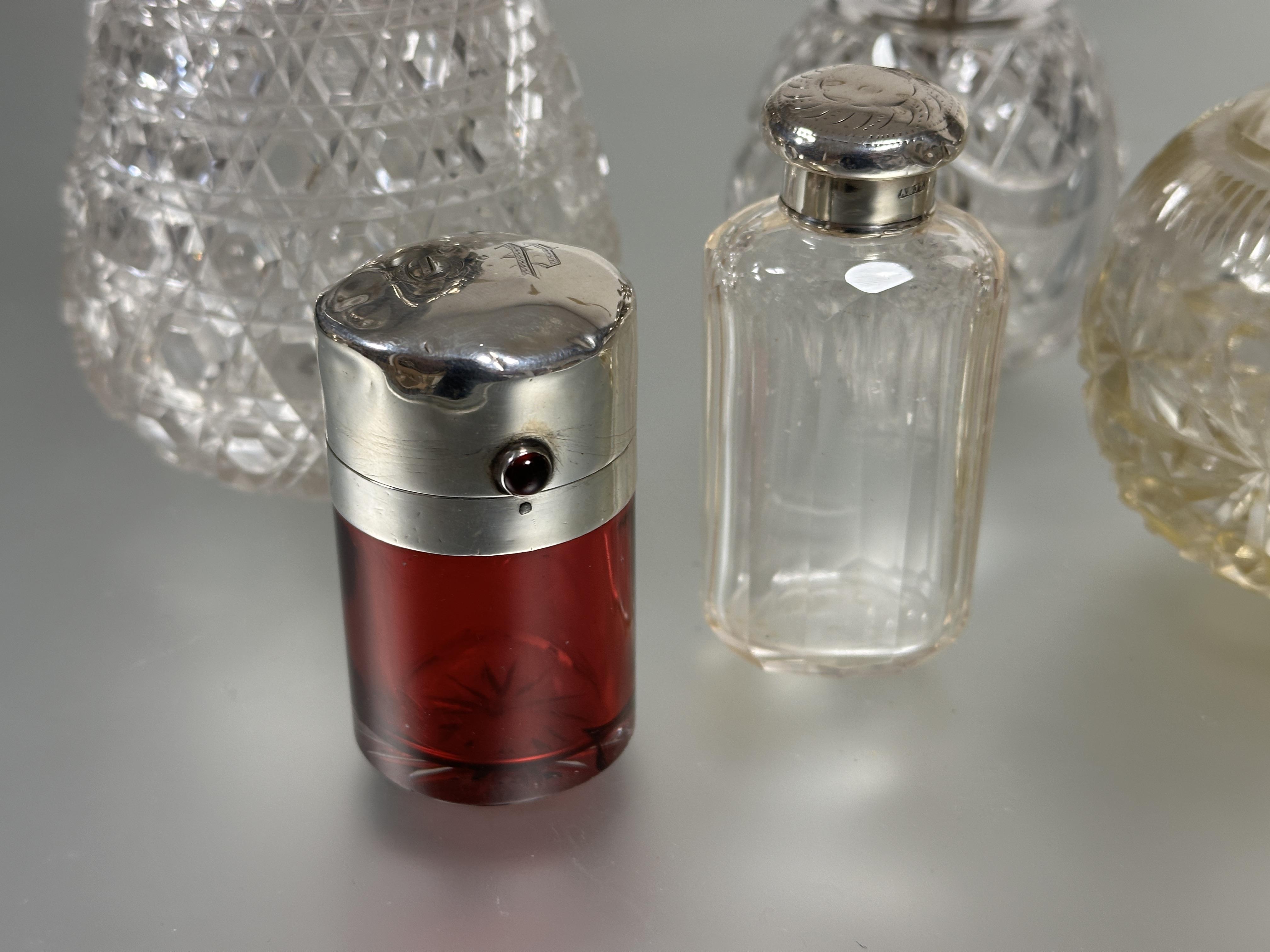 A large Victorian crystal slice cut flared perfume bottle with Birmingham silver hinged mounted - Image 2 of 5
