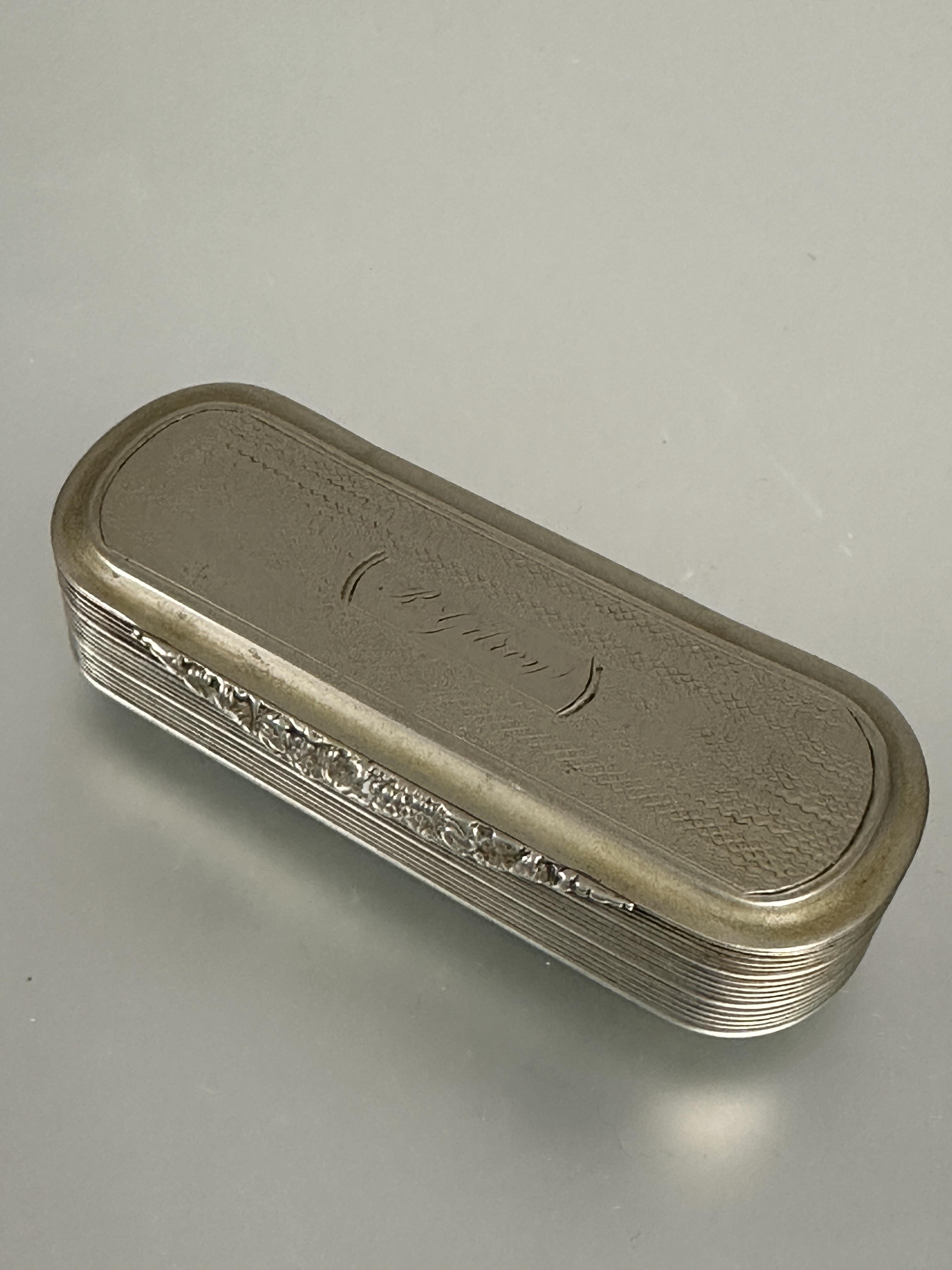 A collection of three snuff boxes to include and white metal rectangular box with engine turned - Image 3 of 3
