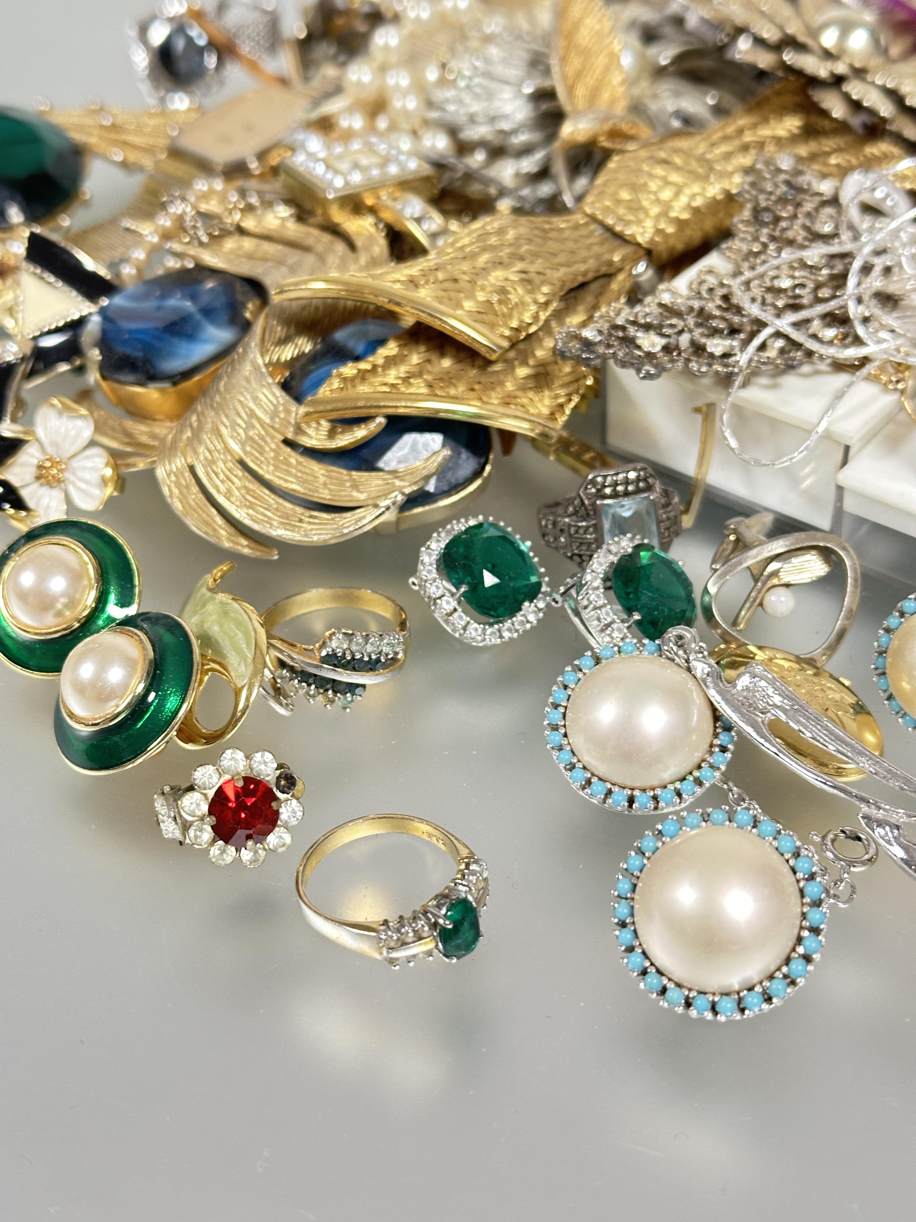 A large collection of costume jewellery to include sleeve links, clip on pairs of earrings, gilt - Image 2 of 6