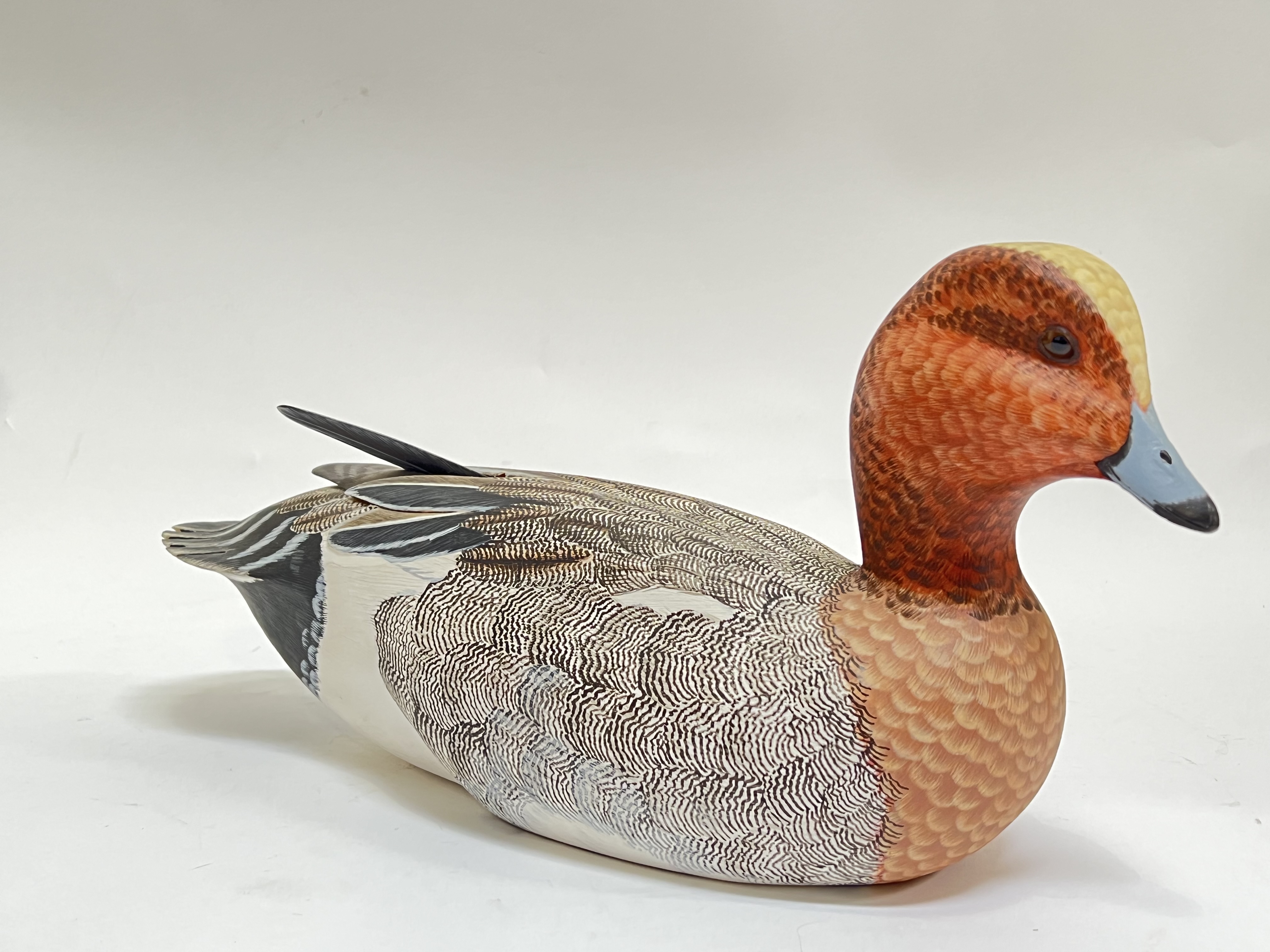 A fine quality hand-painted wooden duck decoy with glass eyes by Mike Wood (h- 18cm, w- 36cm) - Image 2 of 4