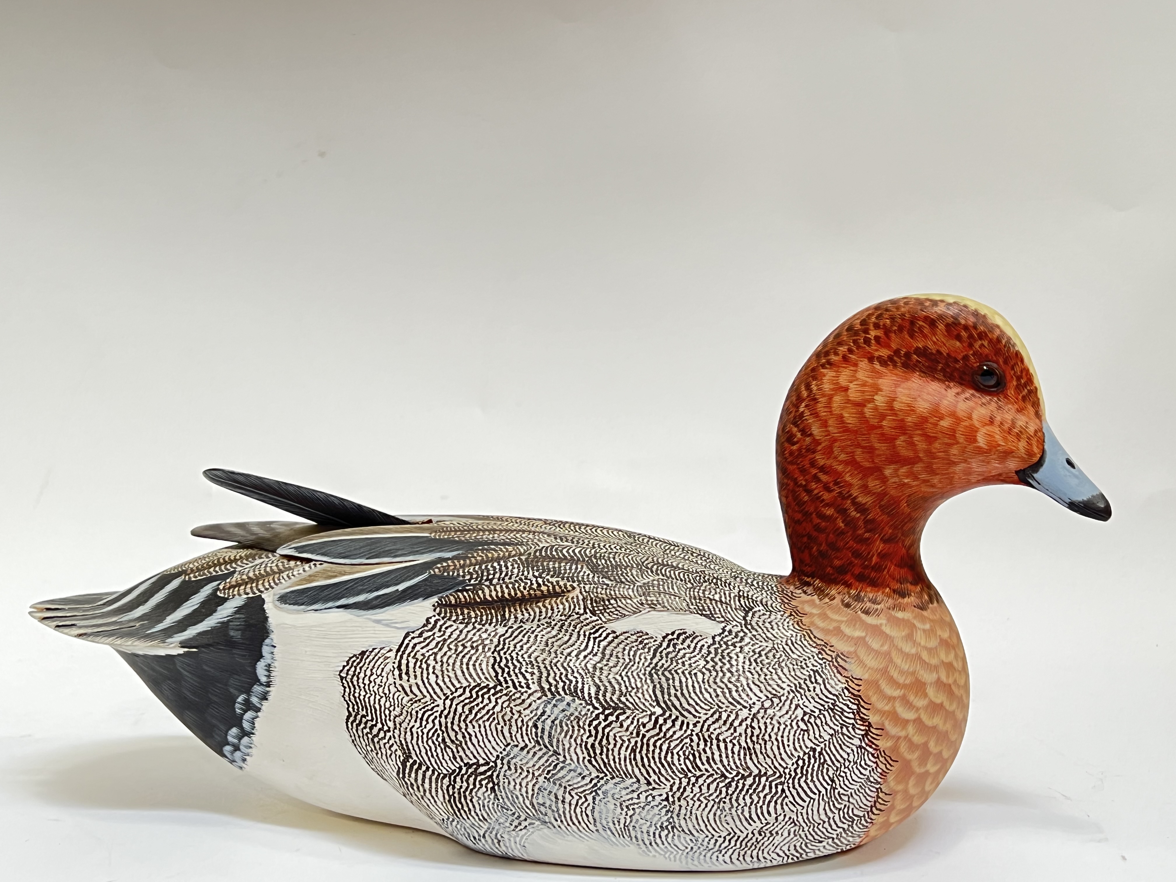 A fine quality hand-painted wooden duck decoy with glass eyes by Mike Wood (h- 18cm, w- 36cm) - Image 3 of 4