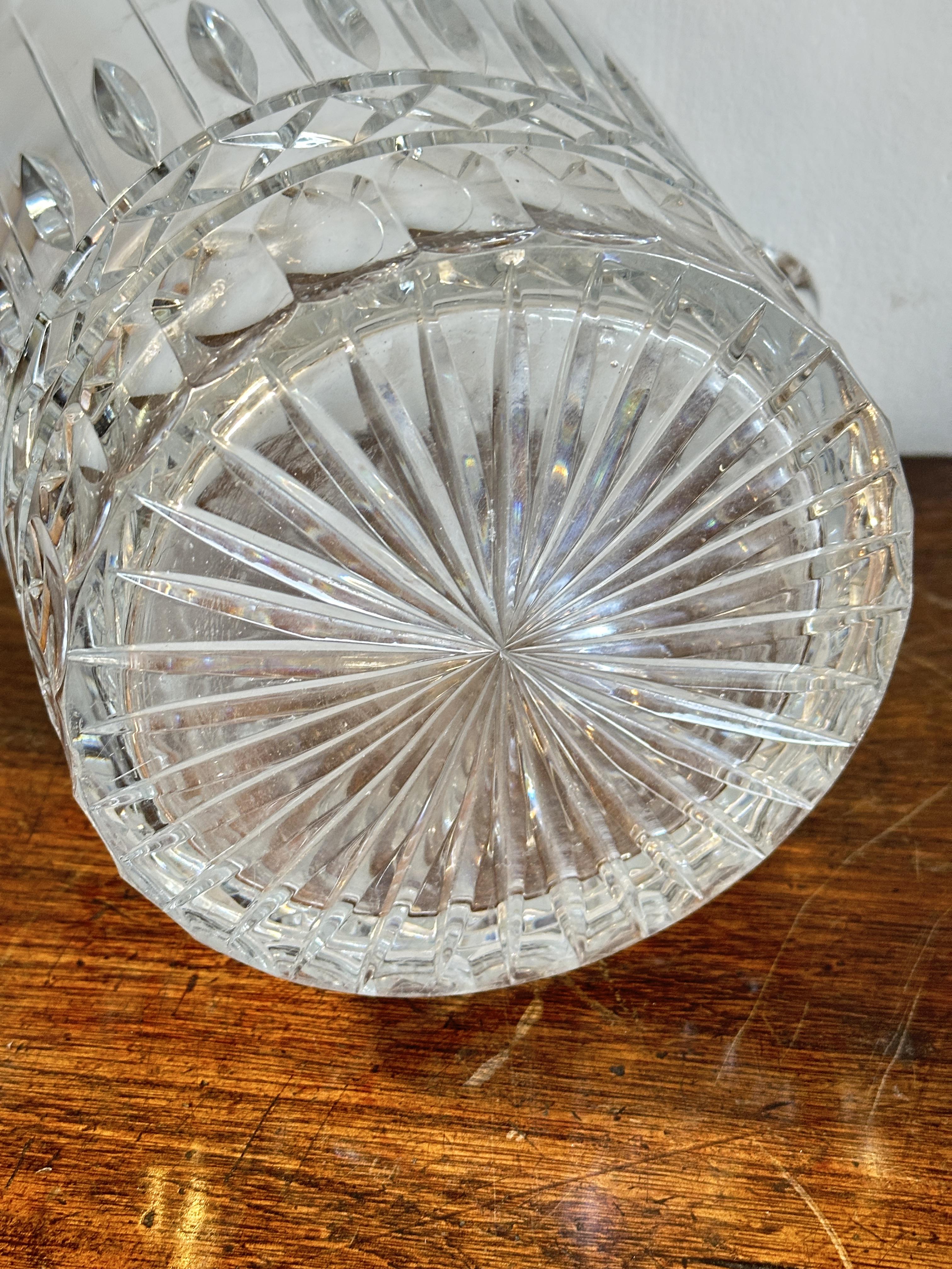 A substantial crystal champagne wine cooler of tapered cylindrical form with twin scroll handles - Image 4 of 4