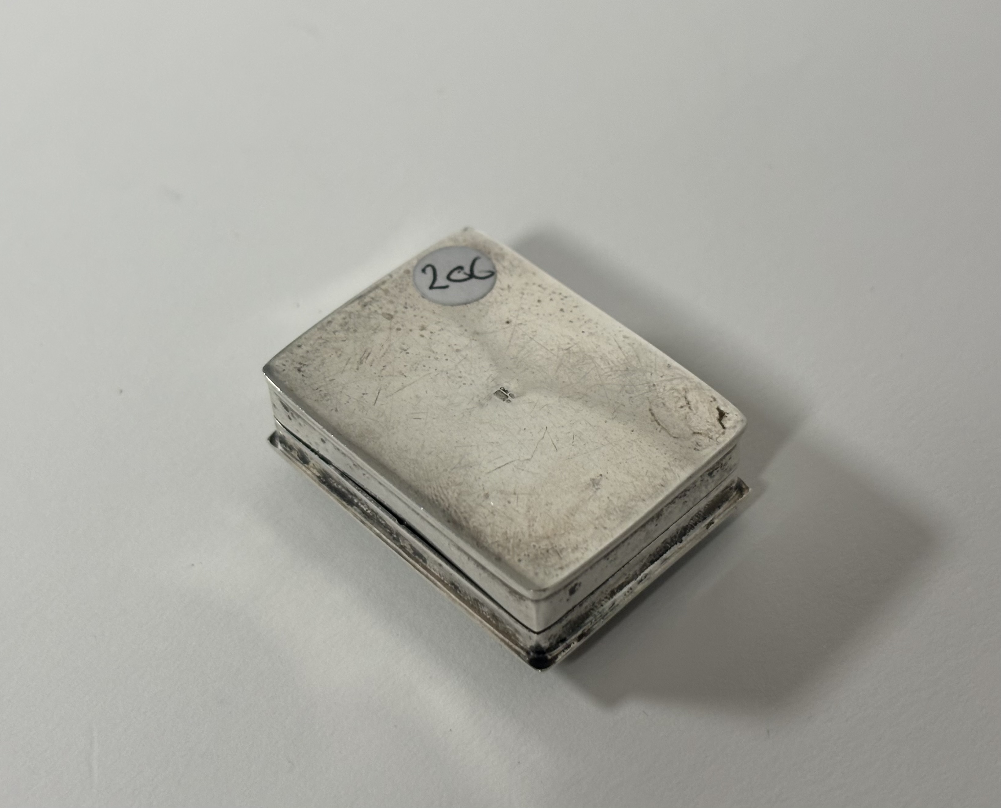 An Edwardian silver studs and cufflinks tray, the well inset with a painted panel of horses and - Image 4 of 6