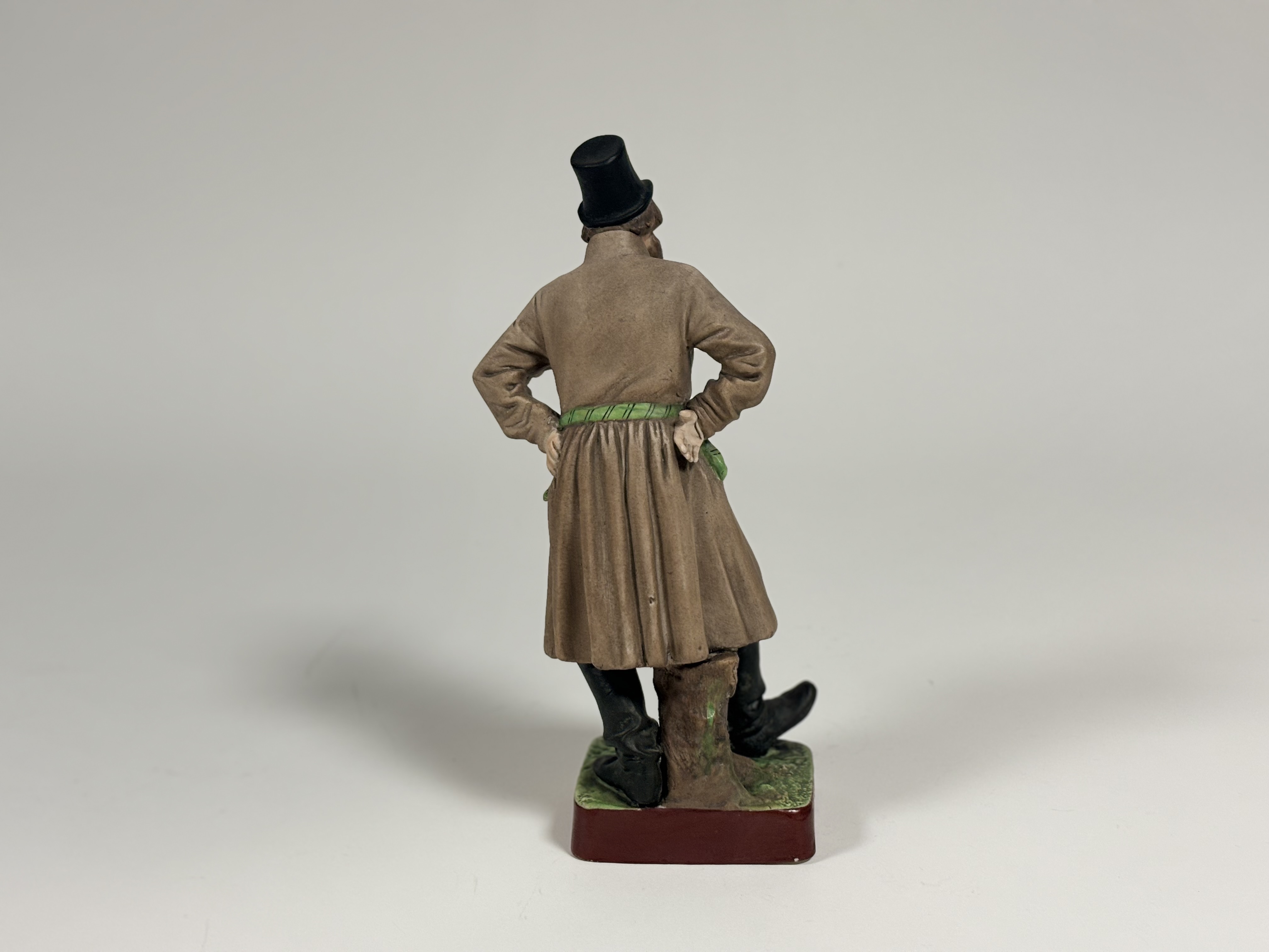 Gardener Porcelain Factory of Moscow, a coloured biscuit porcelain figure of a dancing peasant in - Bild 3 aus 5