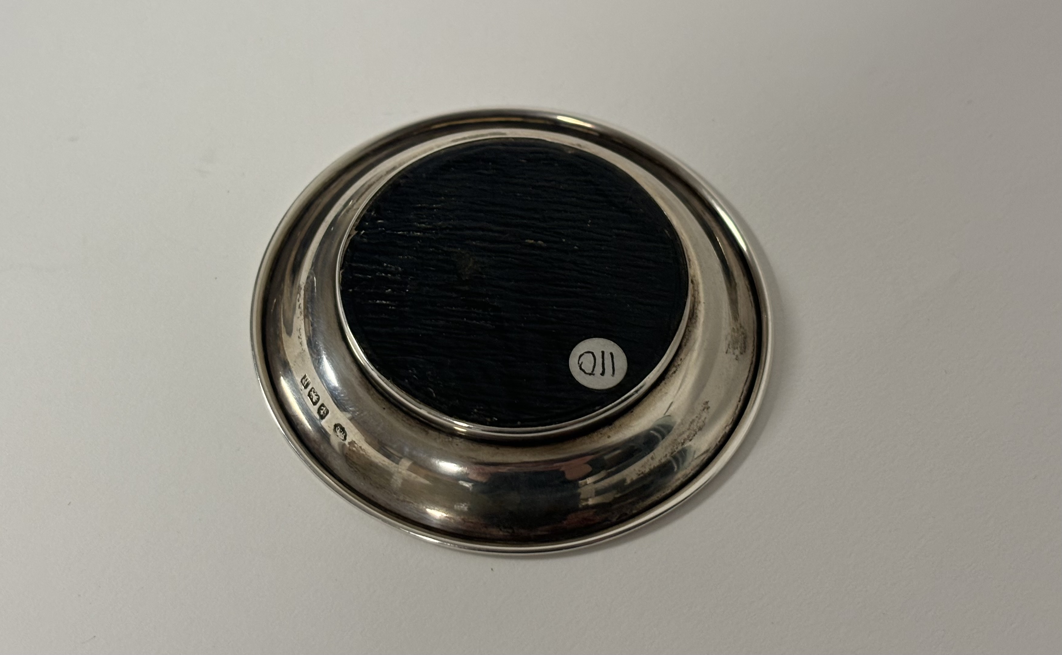 An Edwardian silver studs and cufflinks tray, the well inset with a painted panel of horses and - Image 6 of 6