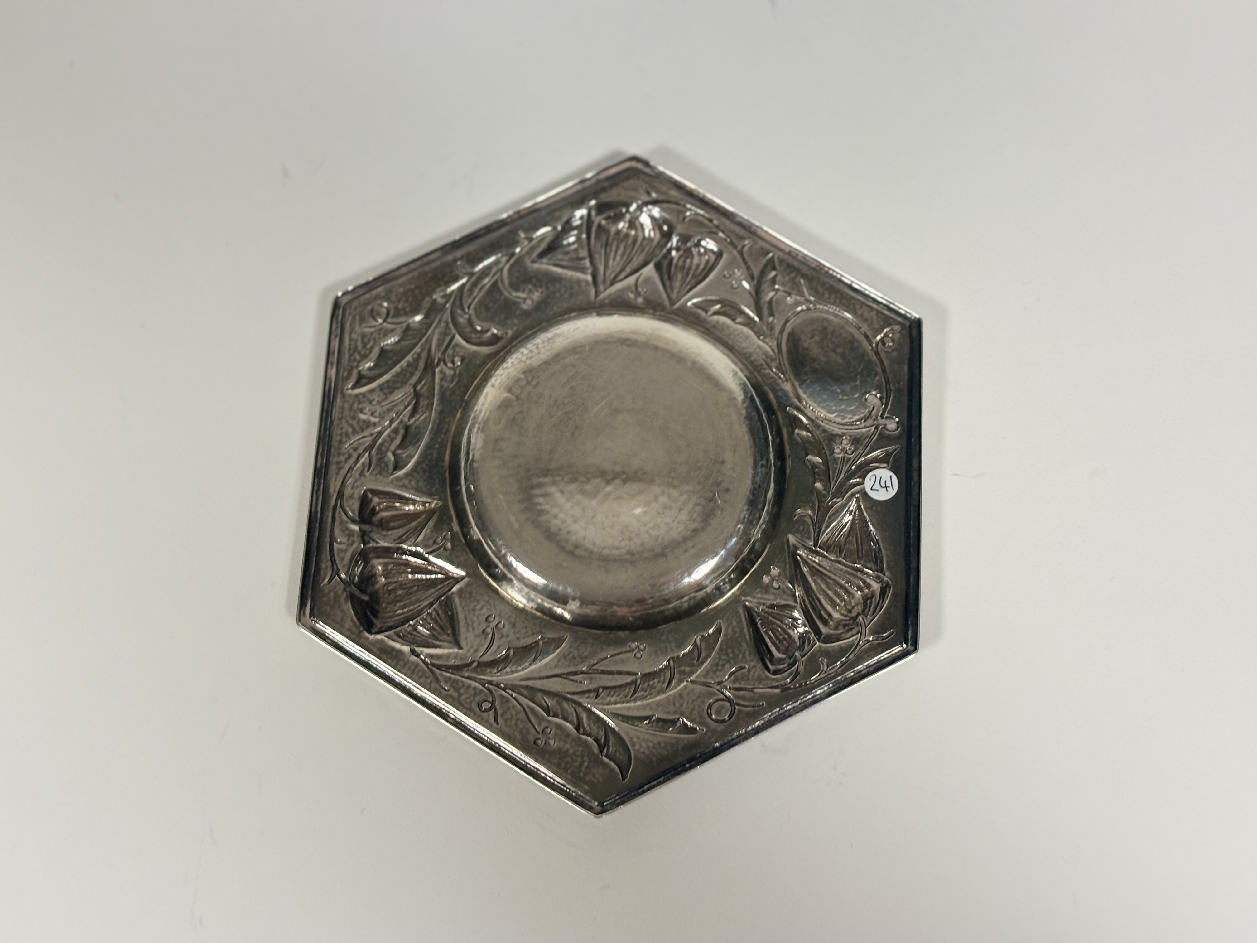 A George V silver dressing table dish, maker's mark WS, Birmingham 1912, in the Arts & Crafts taste, - Image 3 of 3